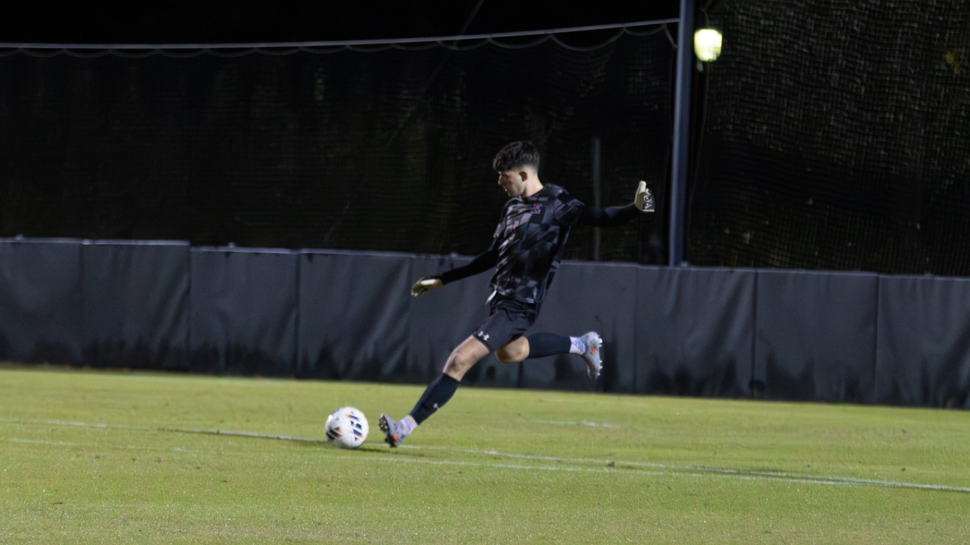 Jackson Leavitt goal kick