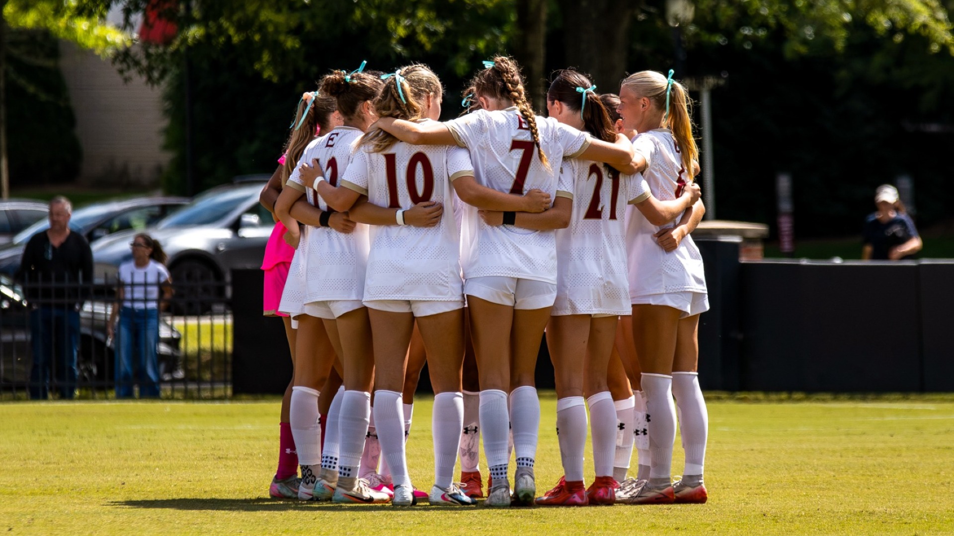 Women's Soccer huddle vs. Hofstra