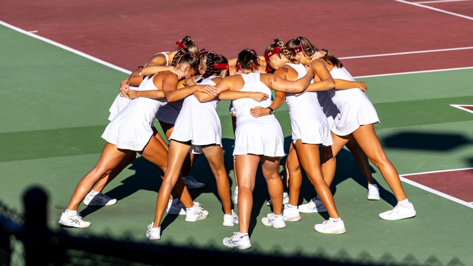 Women's Tennis huddle