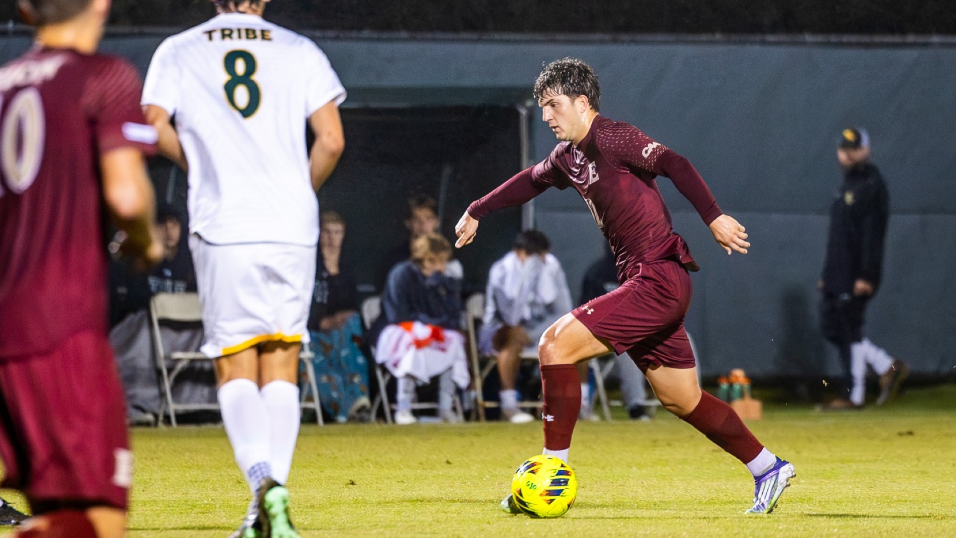 Oscar Tonidandel handles ball at William & Mary