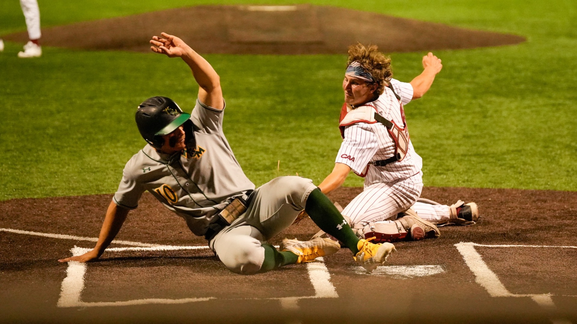 Nate Sterling tries to tag a William & Mary runner