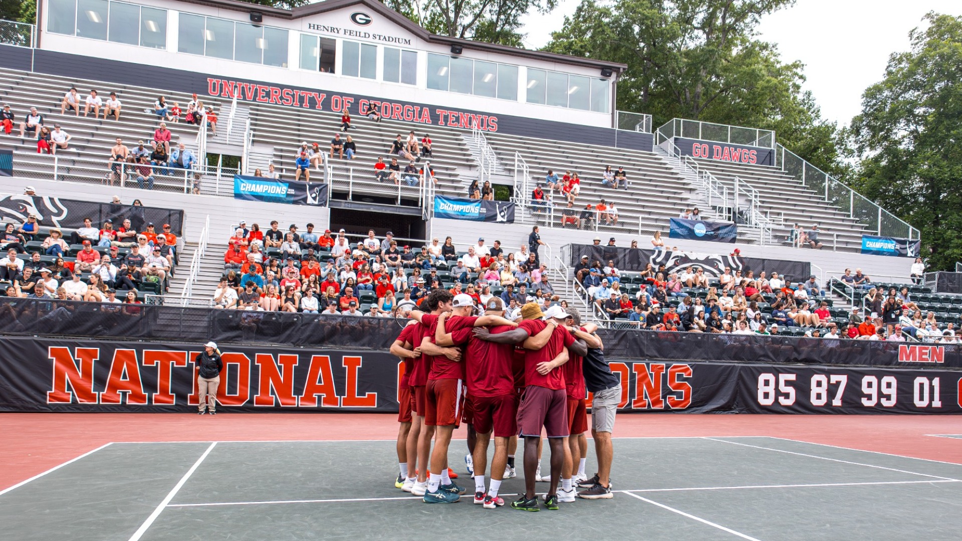 Men's Tennis huddle vs. Georgia