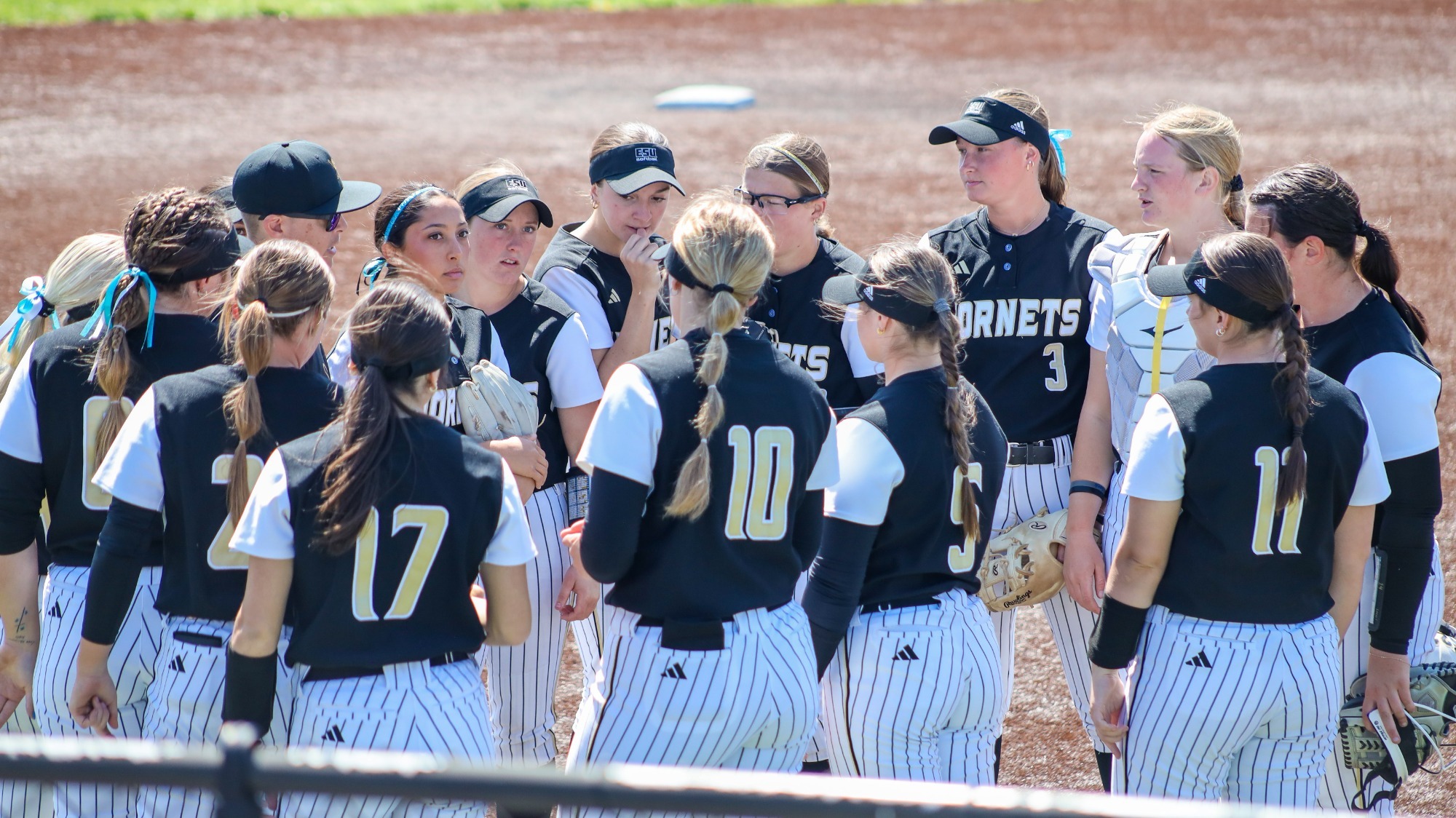 2025 Emporia State Softball group photo vs Central Missouri