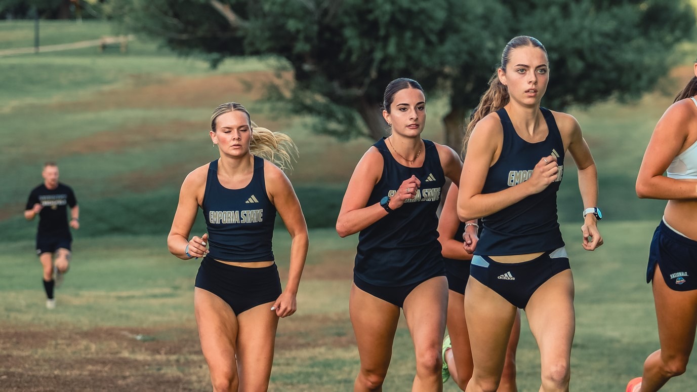 2025 Emporia State Women's Cross Country Mason Bina at Alumni Run