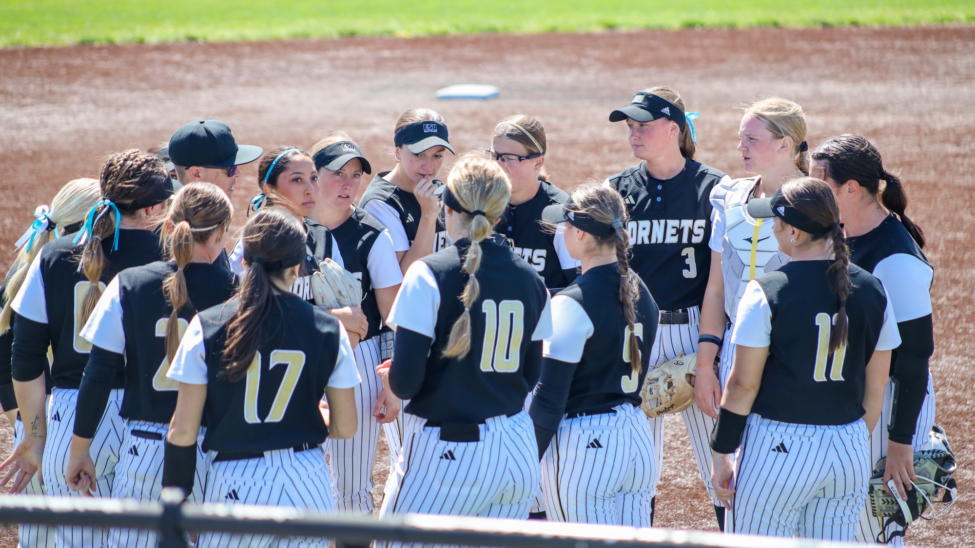 25 ESU SB Huddle