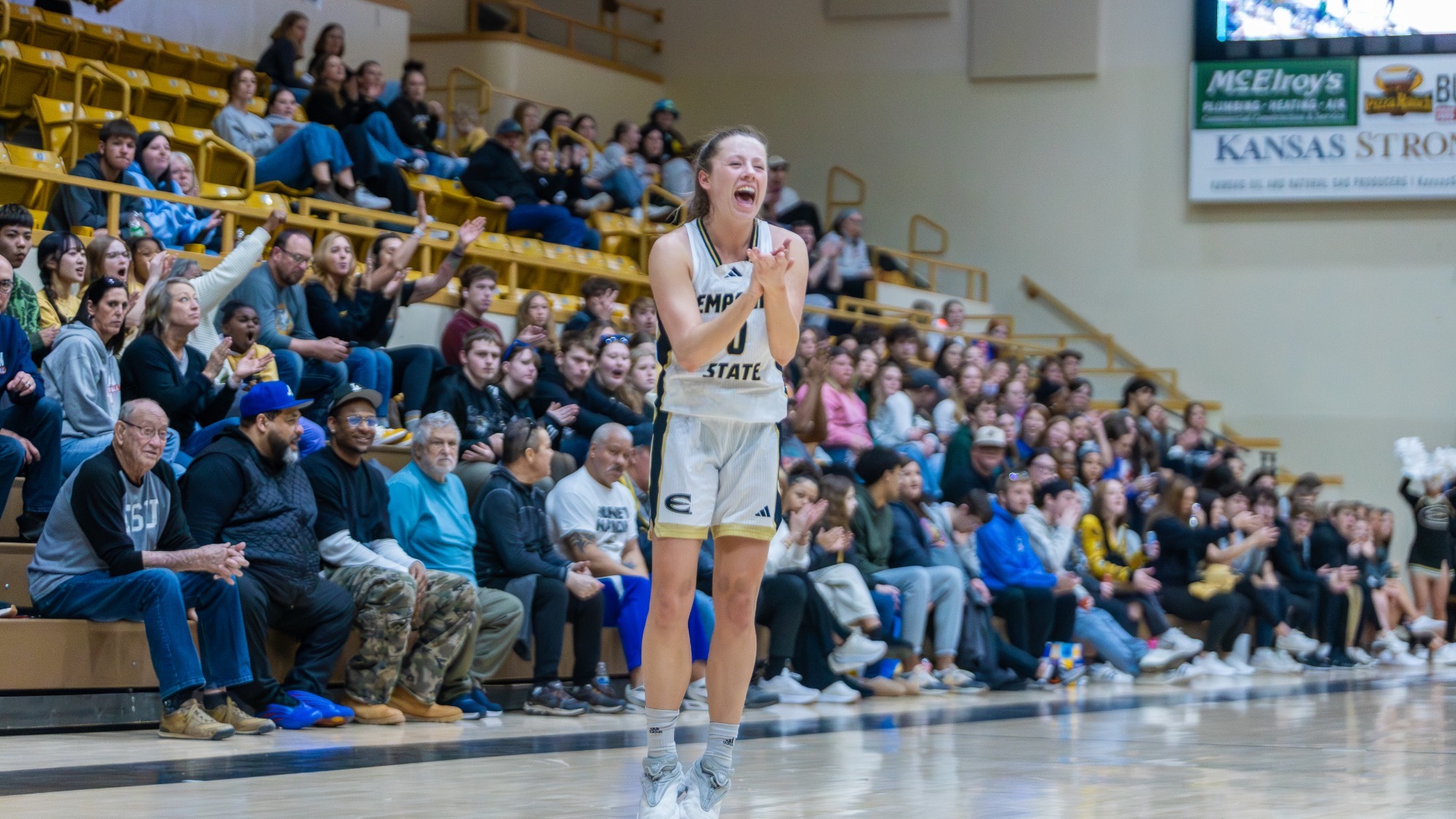 25-26 WBB Gilpin surpasses 1K points