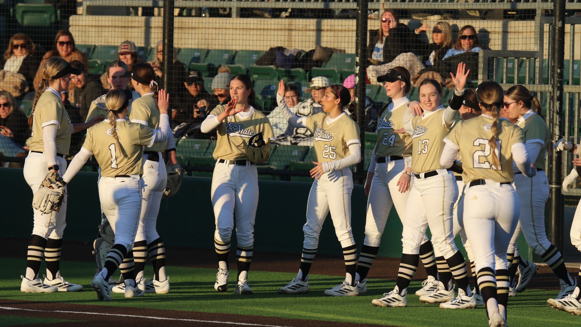 26 SB Huddle at Lone Star Classic