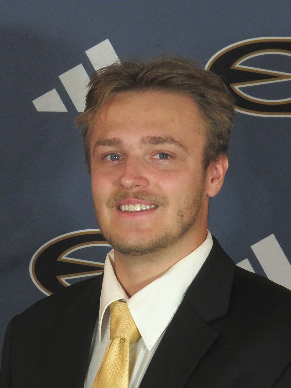 26 ESU FB Coach Praml