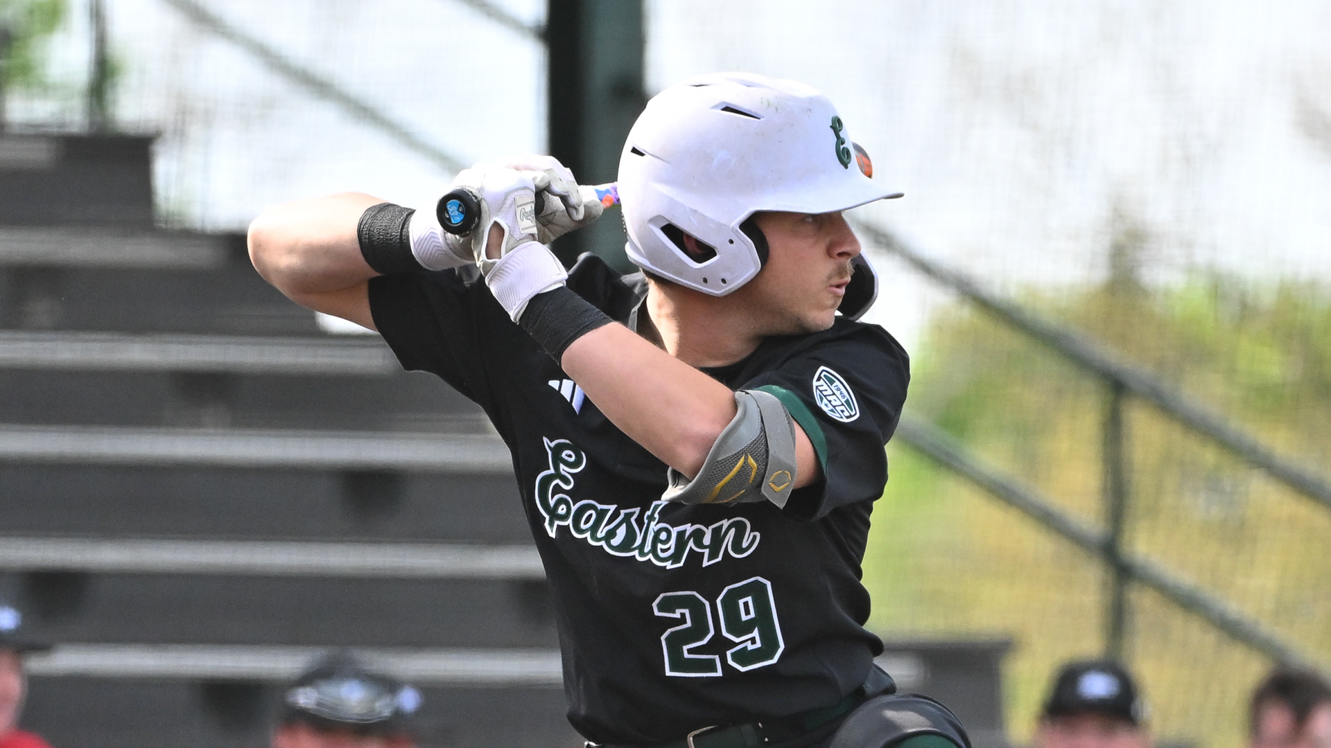 E.M.U. FOOTBALL 1947 スウェットシャツ ネイビー