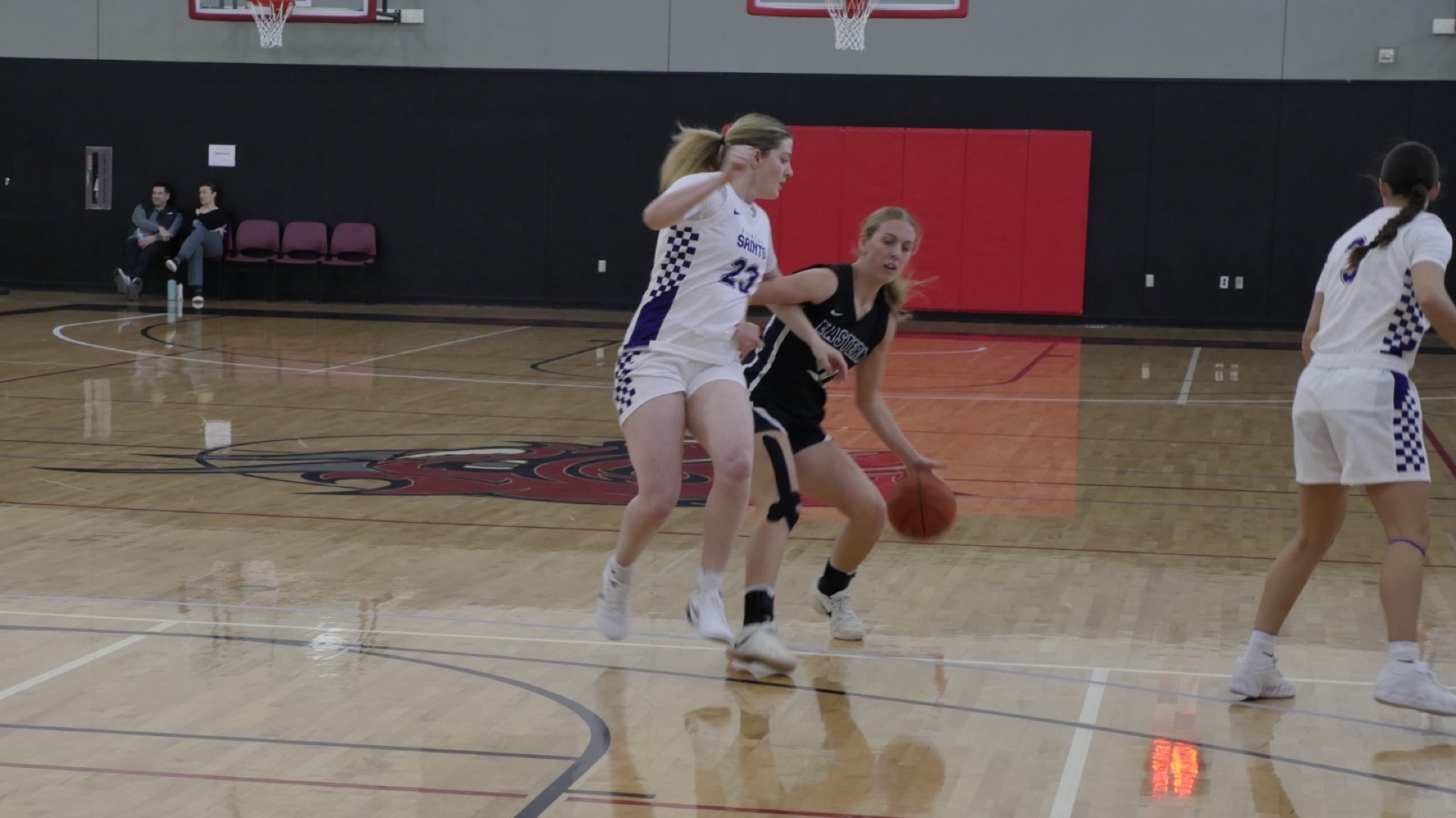 Johnson works around defense