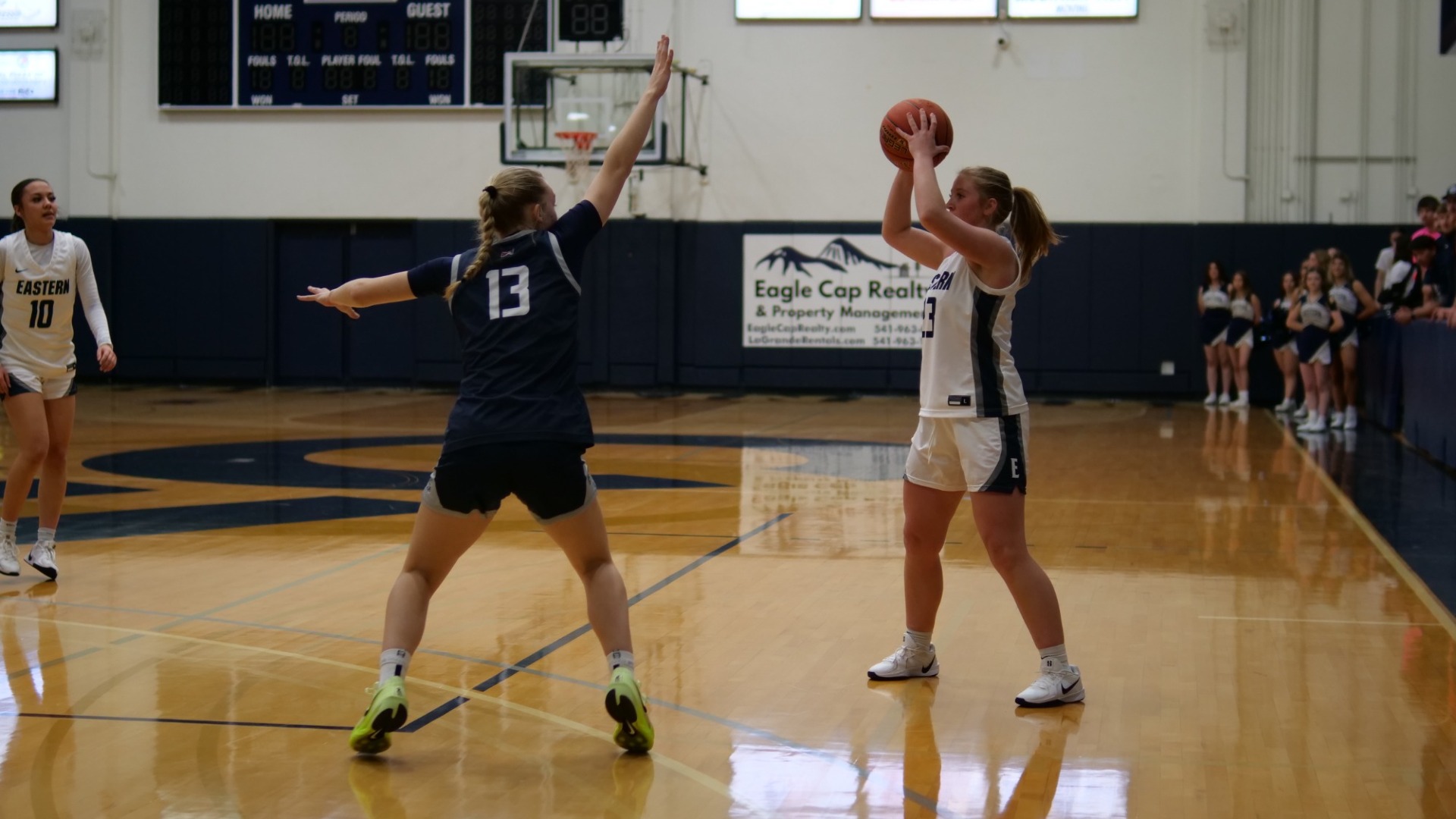 Reigha Niemeyer looks to pass