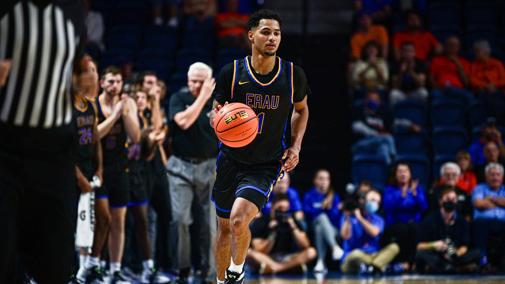 Romeo Crouch dribbling