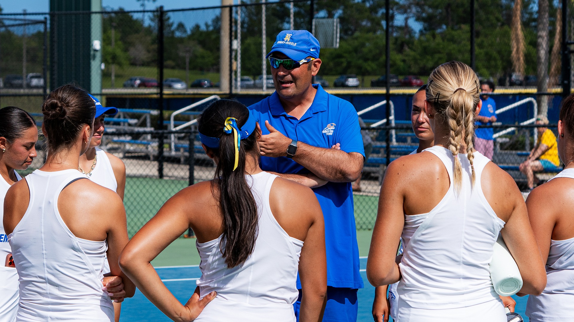 wtennis huddle