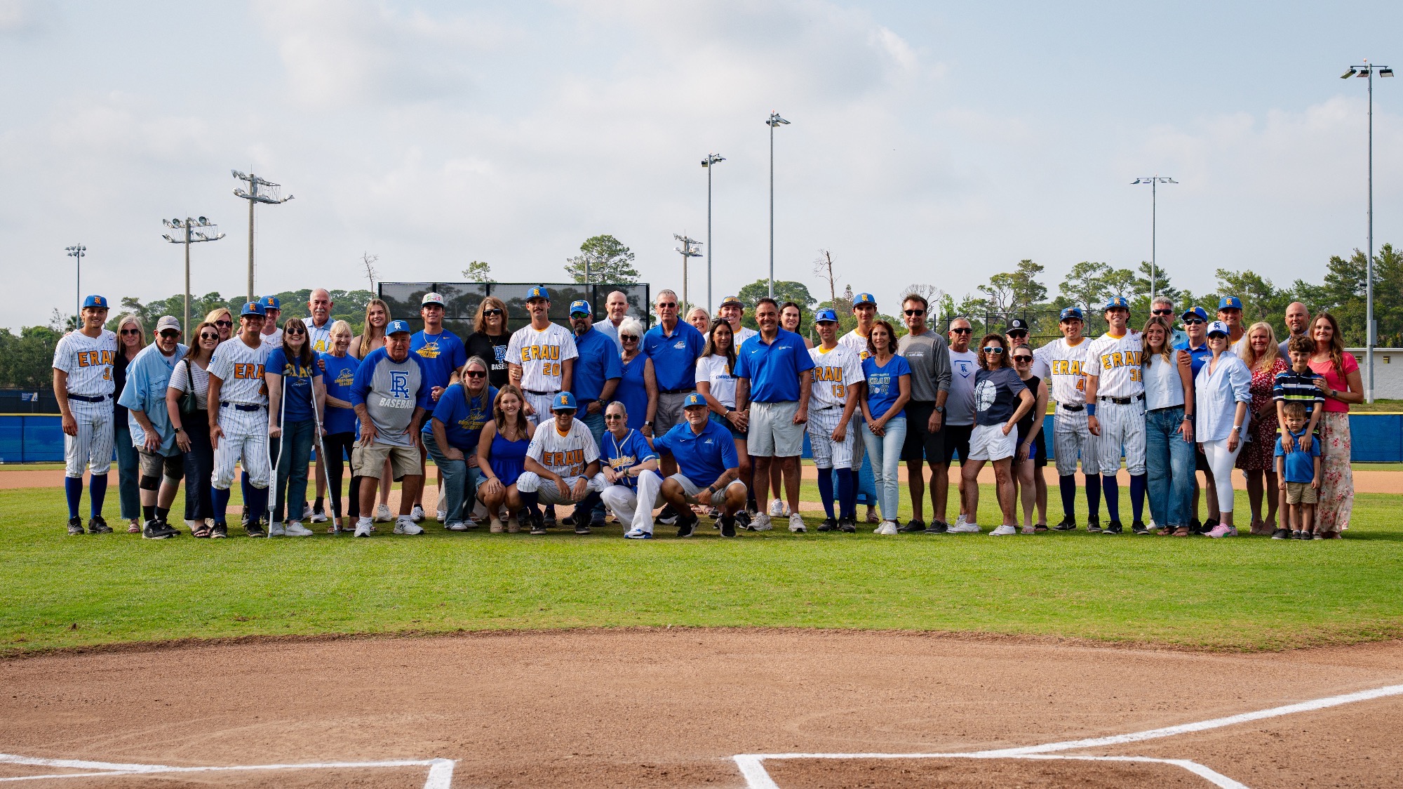 Full group of seniors and parents