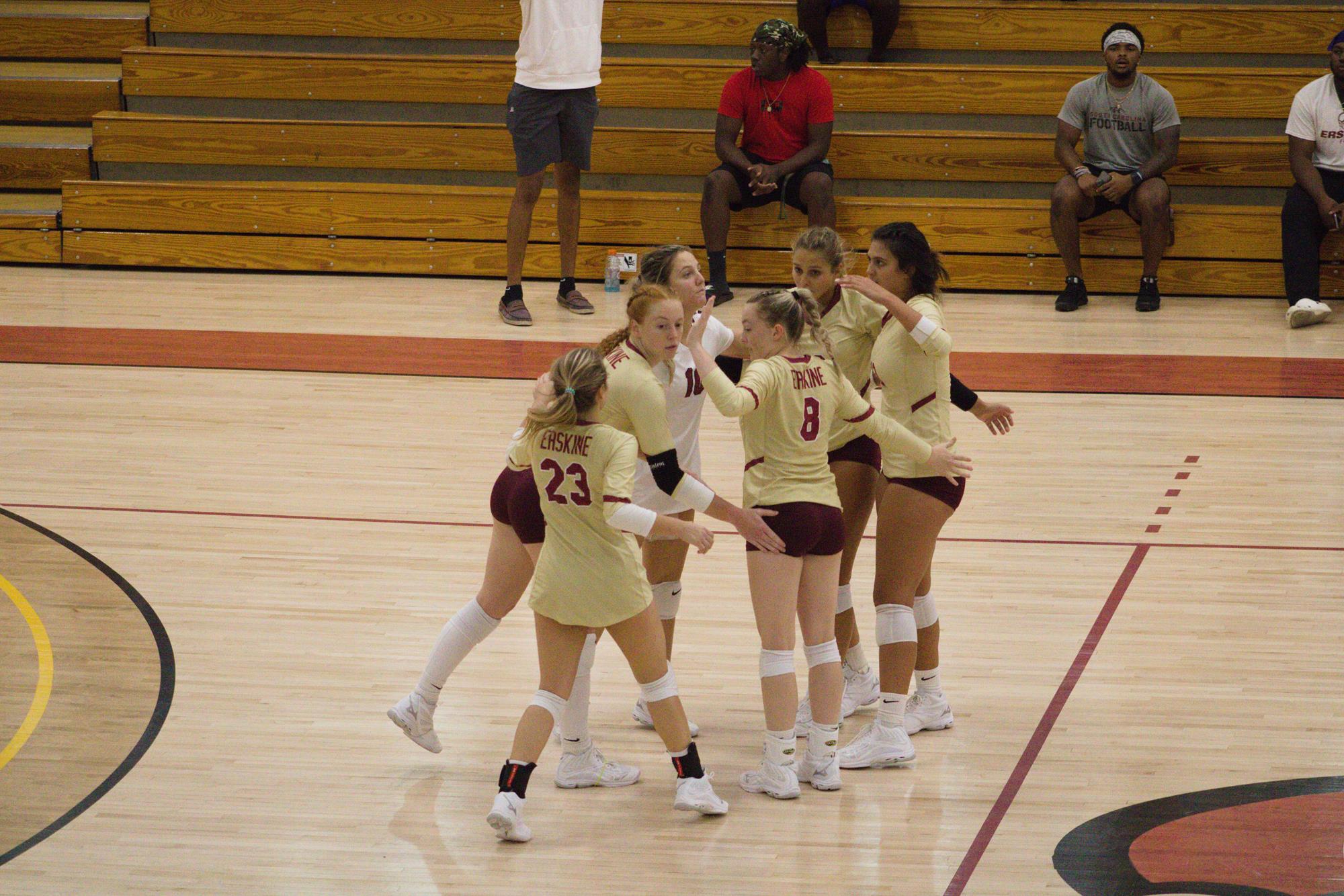 Erskine Women's Volleyball Fleet Sweep SWU to Finish Off the Season