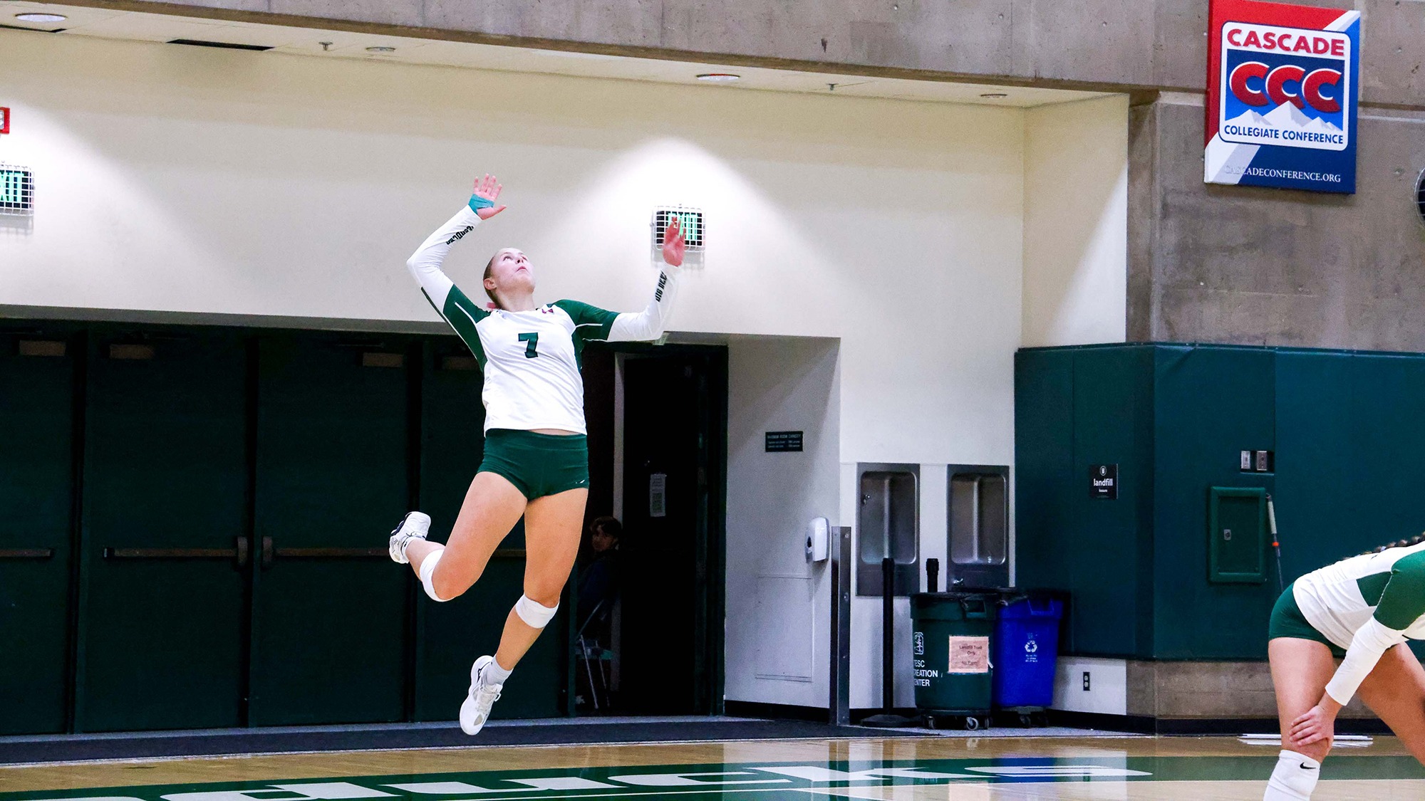 Zofia Formella serves the ball for the Evergreen Geoducks.