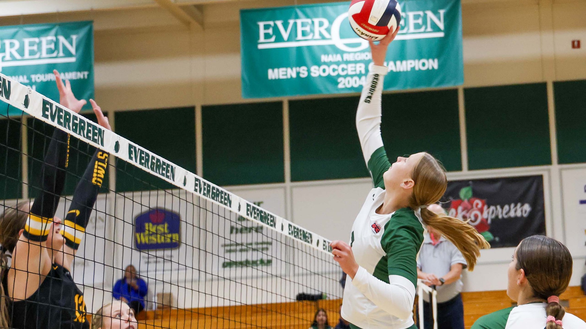 Zofia Formella registers an attack for the Evergreen Geoducks.