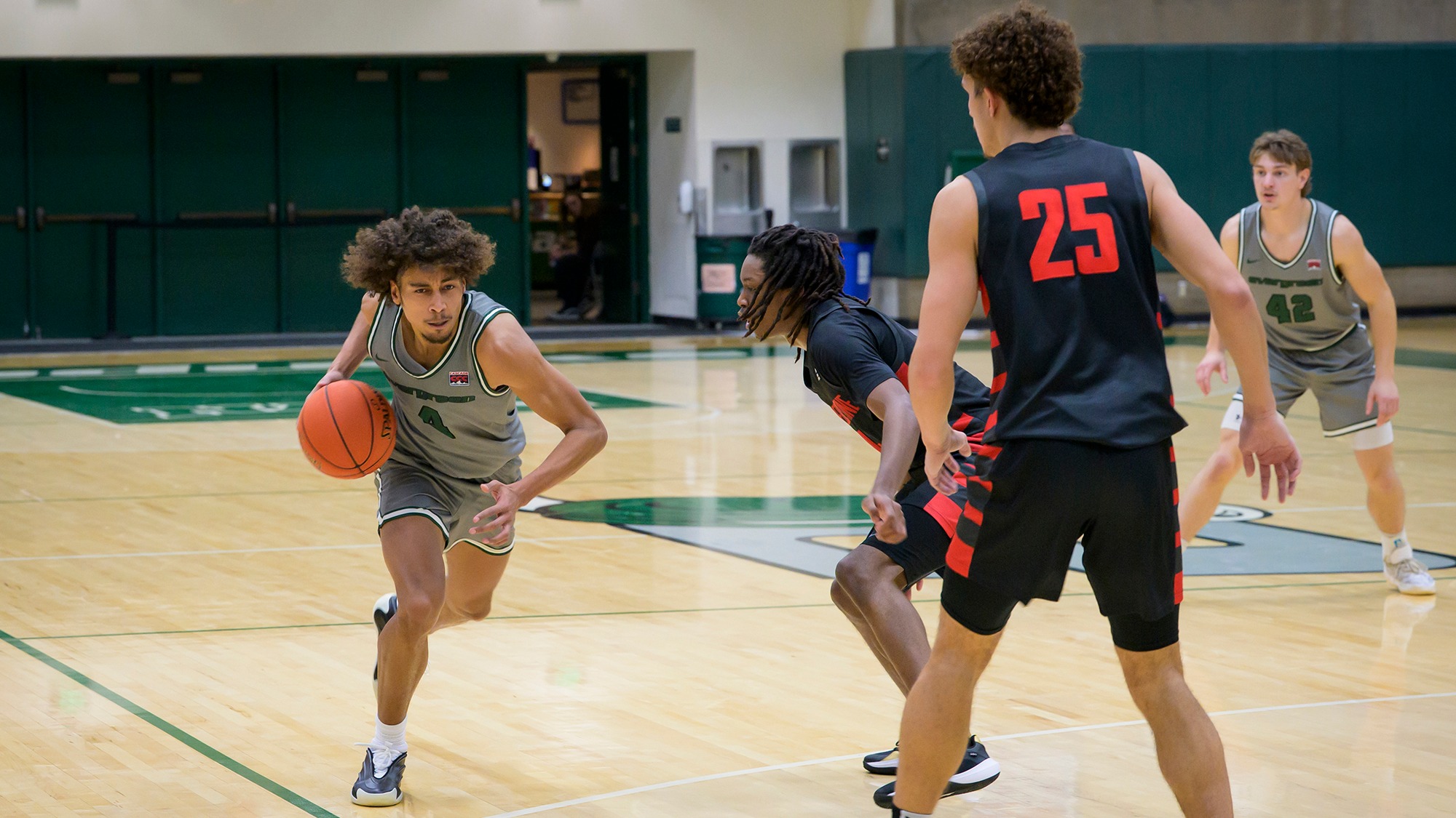Tony Frohlich-Fair controls the ball for the Evergreen Geoducks.