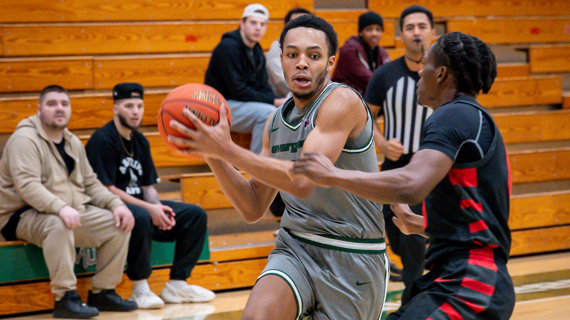Zach Jefferson controls the ball under pressure.
