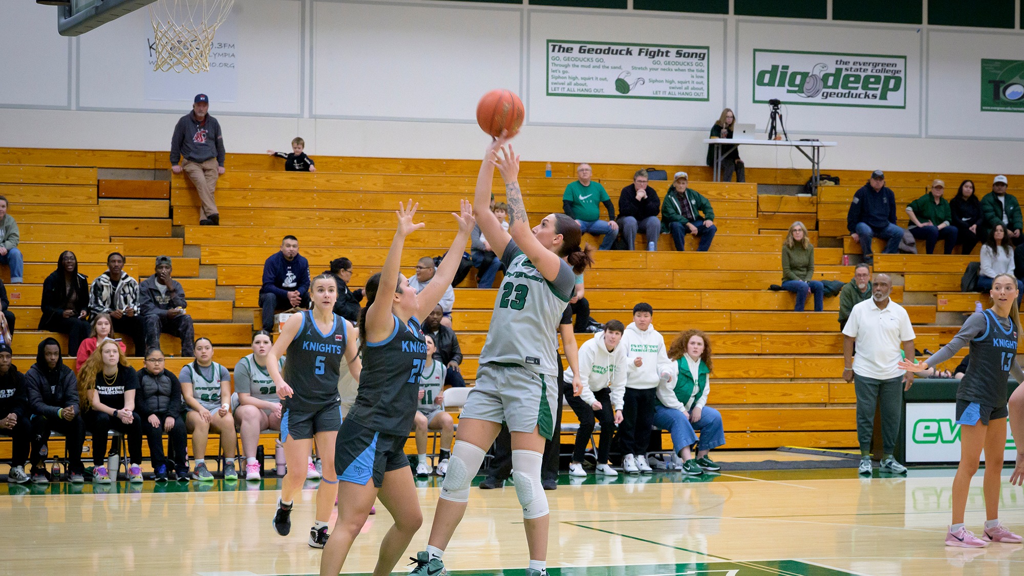 Bayleigh Harder takes a jump shot.