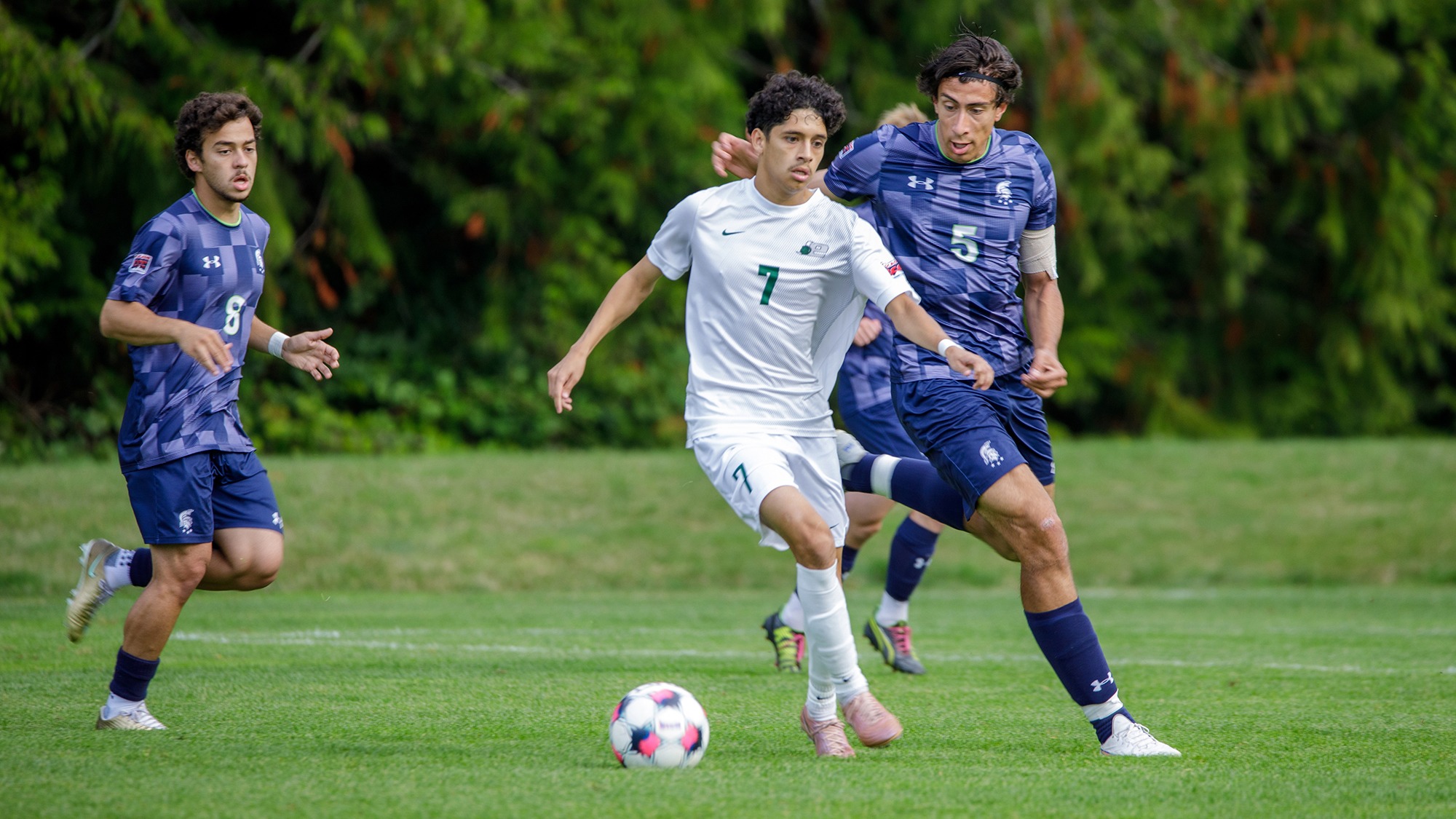 Angel Sandoval controls the ball for the Evergreen Geoducks.