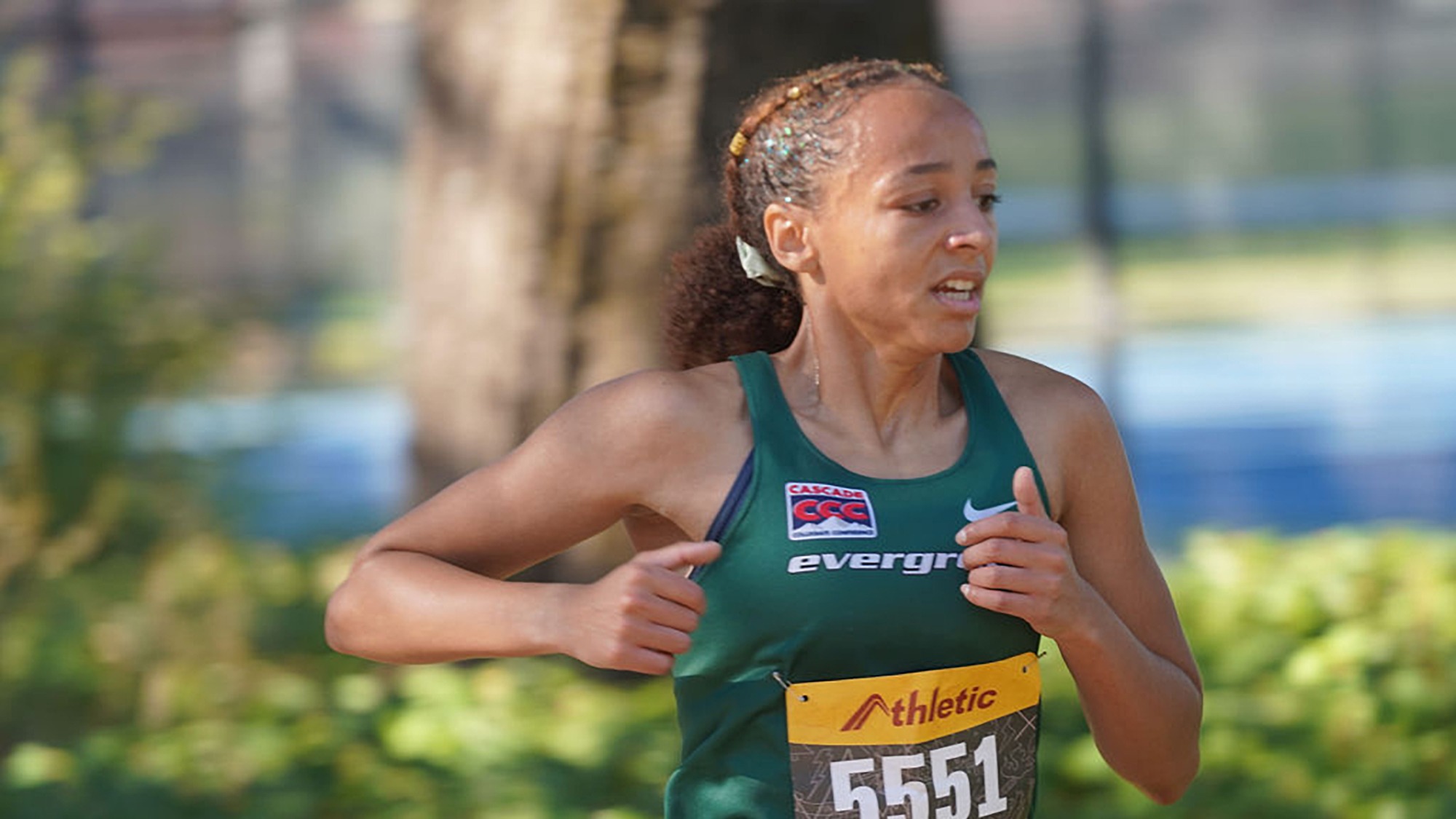 Alauna Carstens competes for the Evergreen Geoducks.