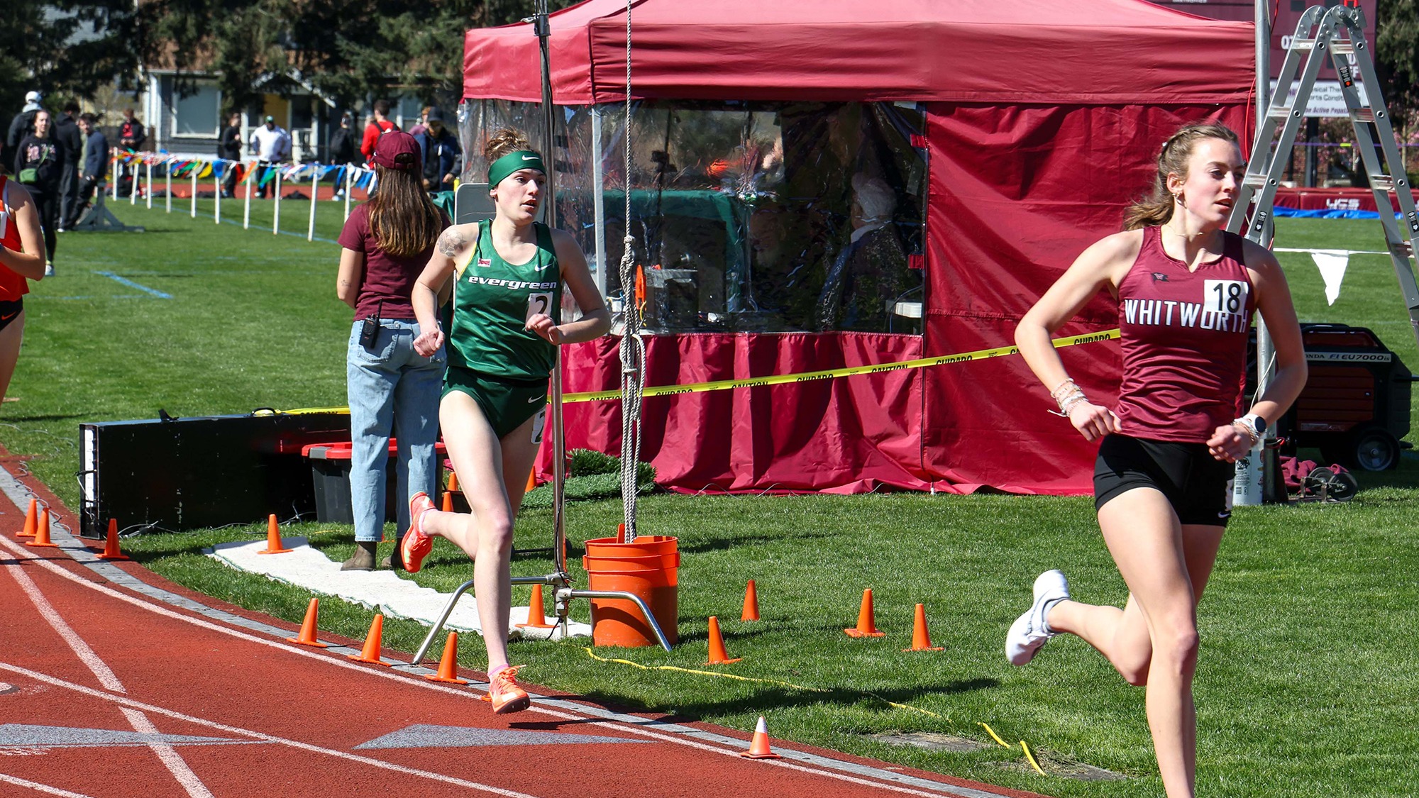 Dani Buttrell competes for the Evergreen Geoducks.