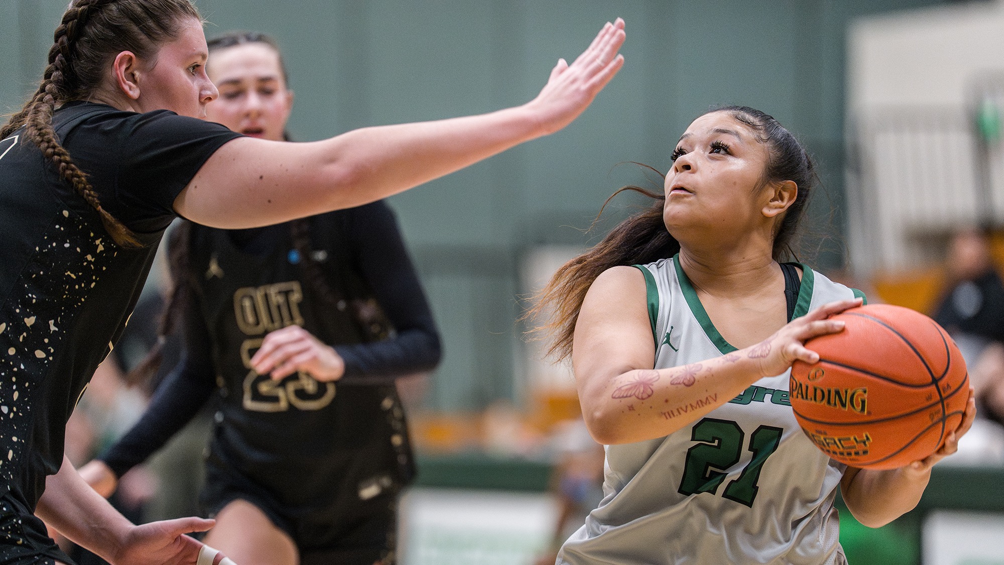 Jesselle Victo Castillo prepares to shoot the ball for Evergreen.