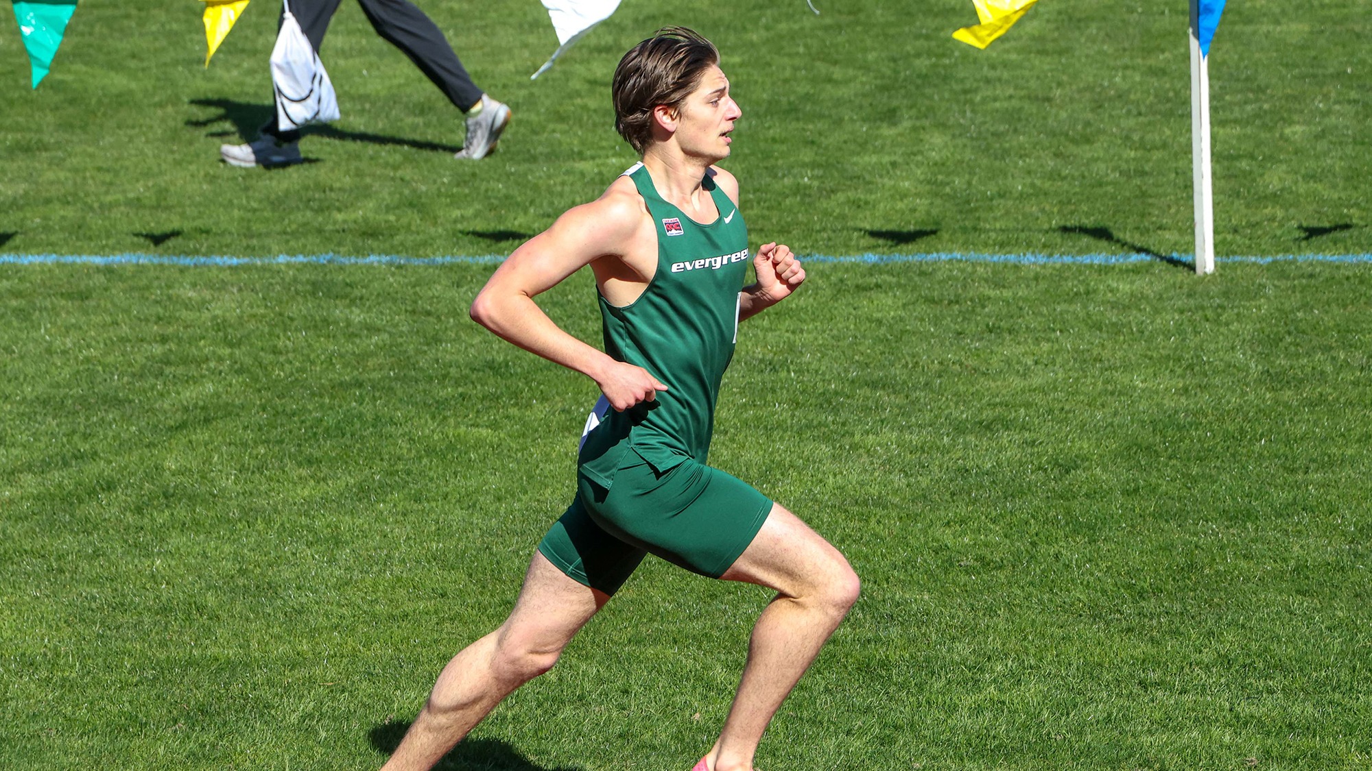 Evan Williams runs for the Evergreen Geoducks.
