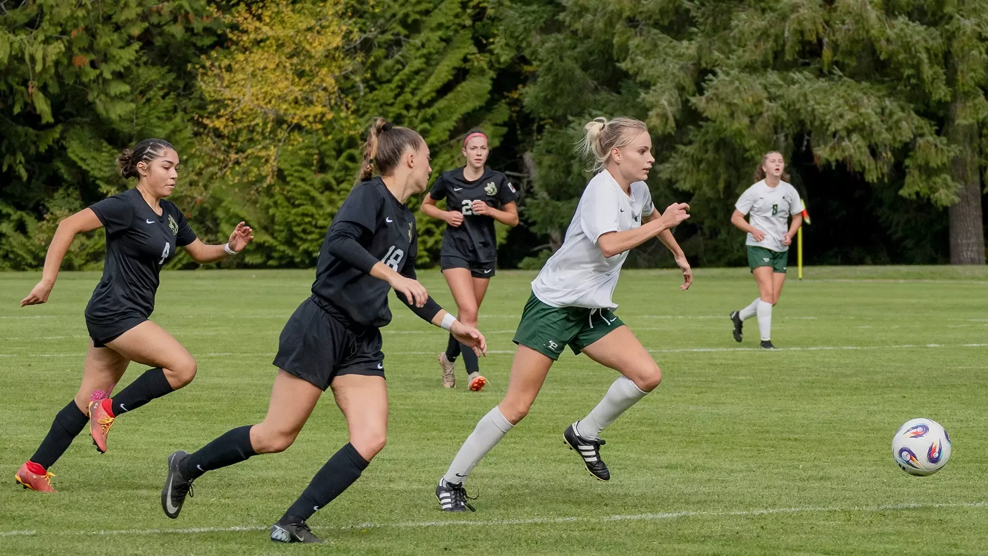 Anna Mortensen dribbles past defenders.