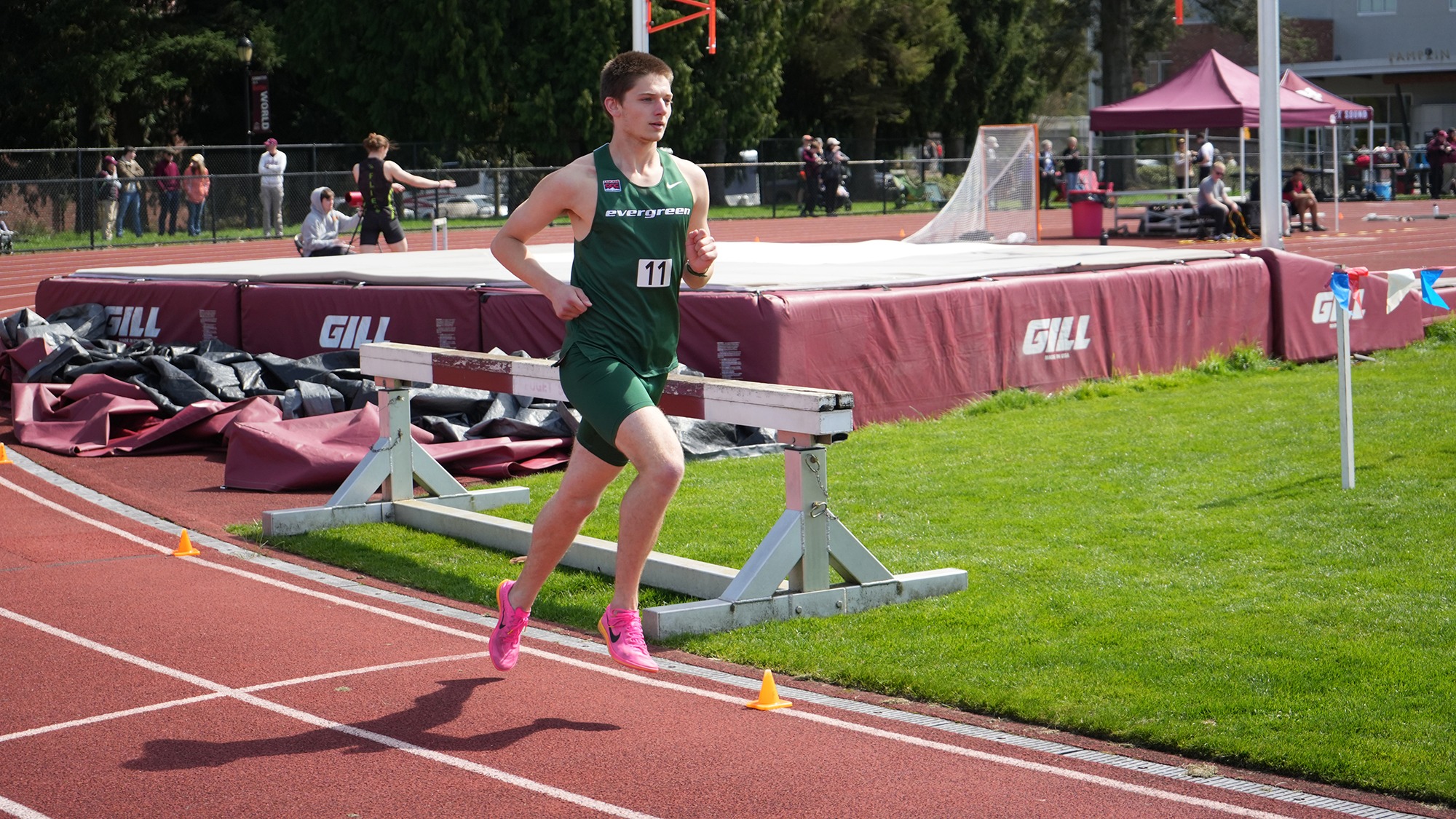 Evan Williams competes for the Geoducks.