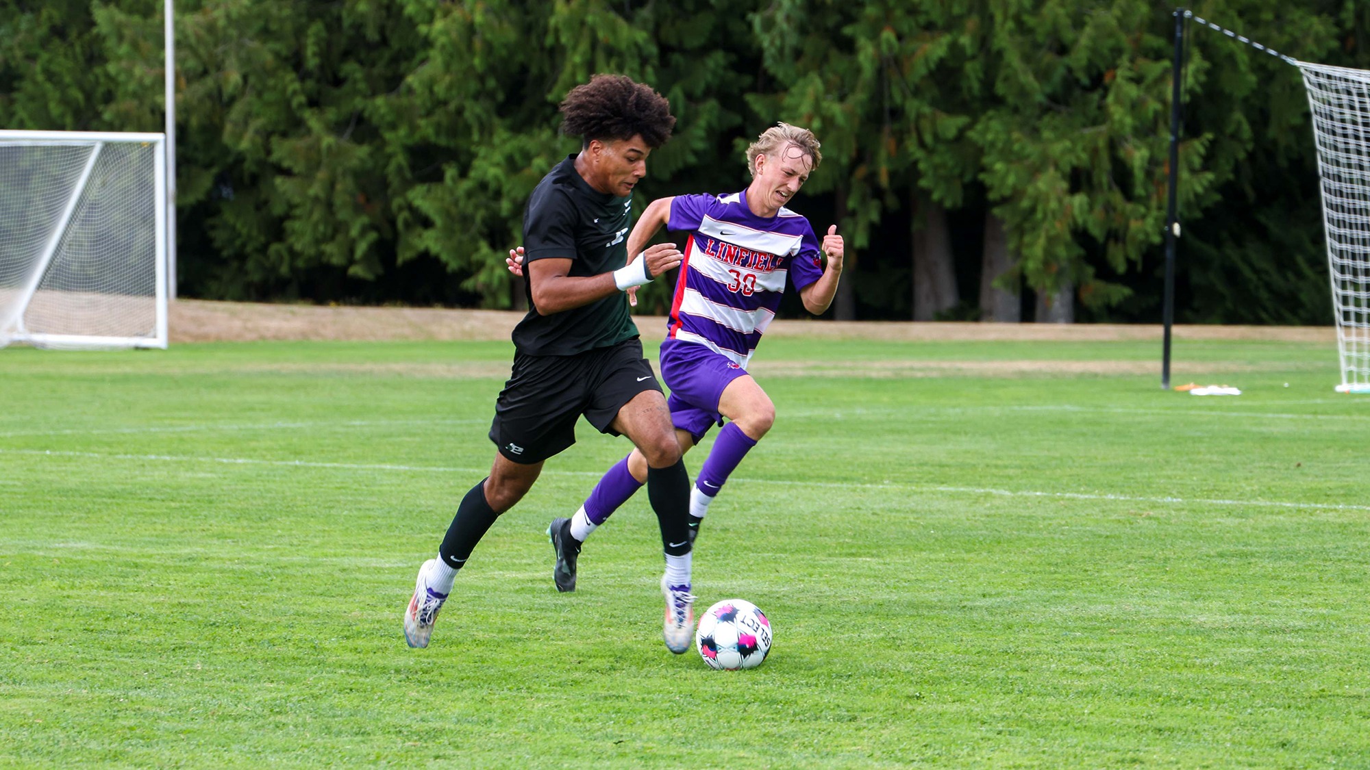 Markus Winkler-Cook takes the ball upfield for the Geoducks.