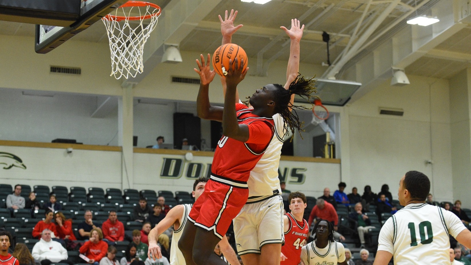 Brandon Benjamin layup at Le Moyne