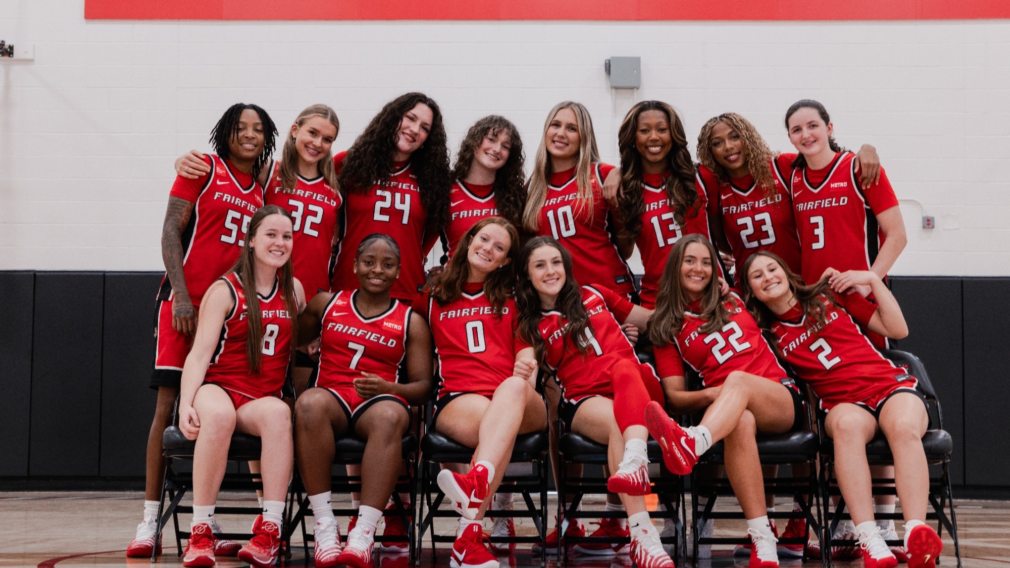 2026-27 team photo with players
