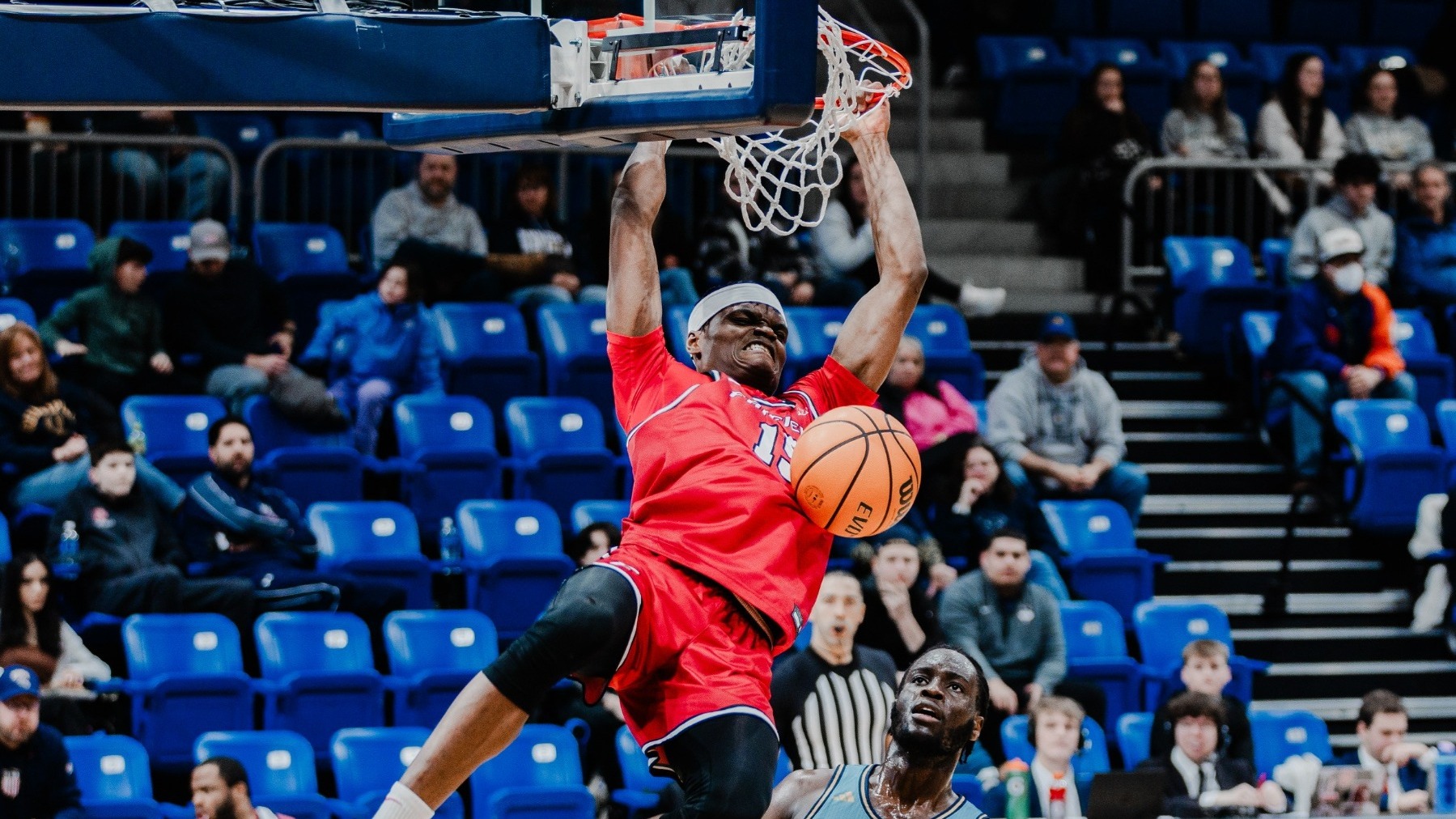 Isaac Munkadi dunk at QU