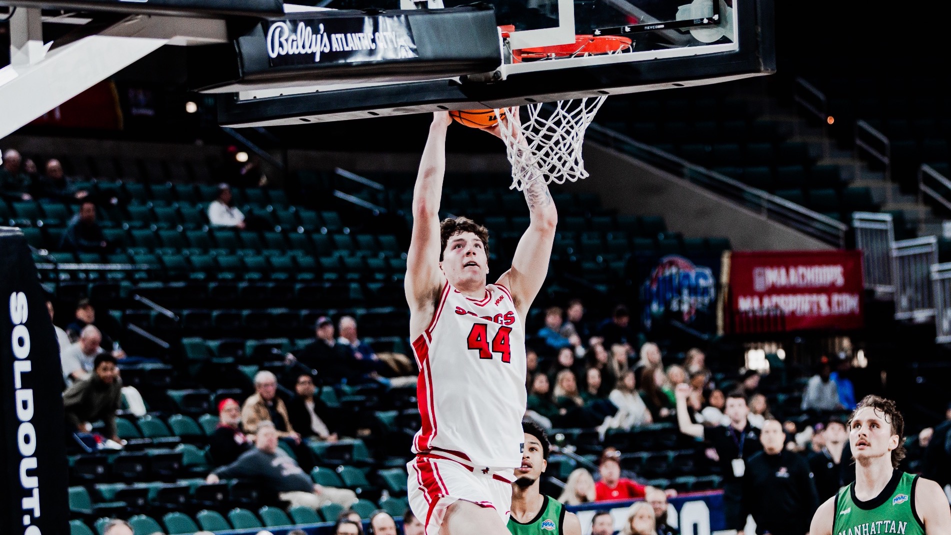 Wucherpfennig dunk vs Manhattan’s 