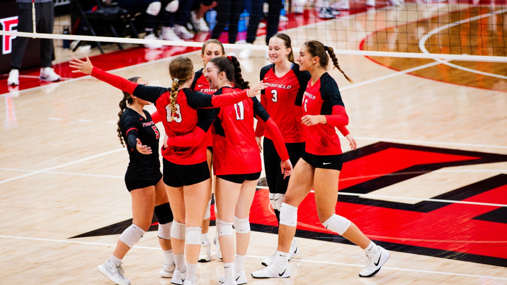 Team huddle vs UConn