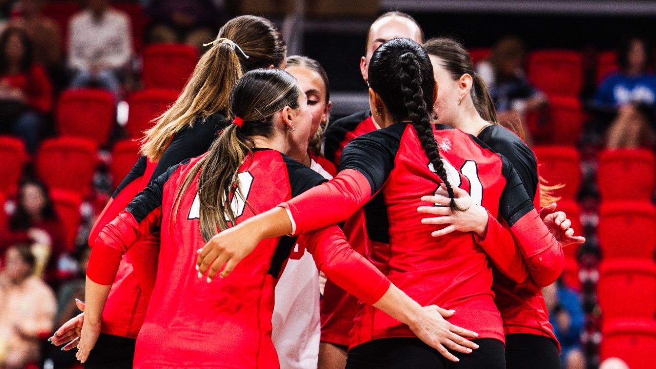 Team huddle vs Brown