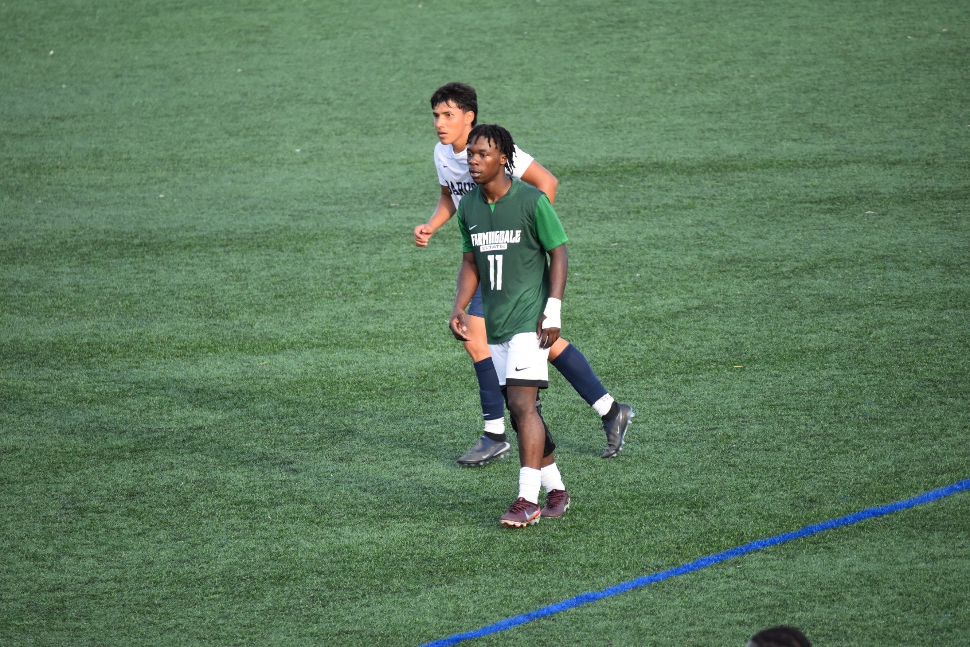 Javier Newman watching the ball