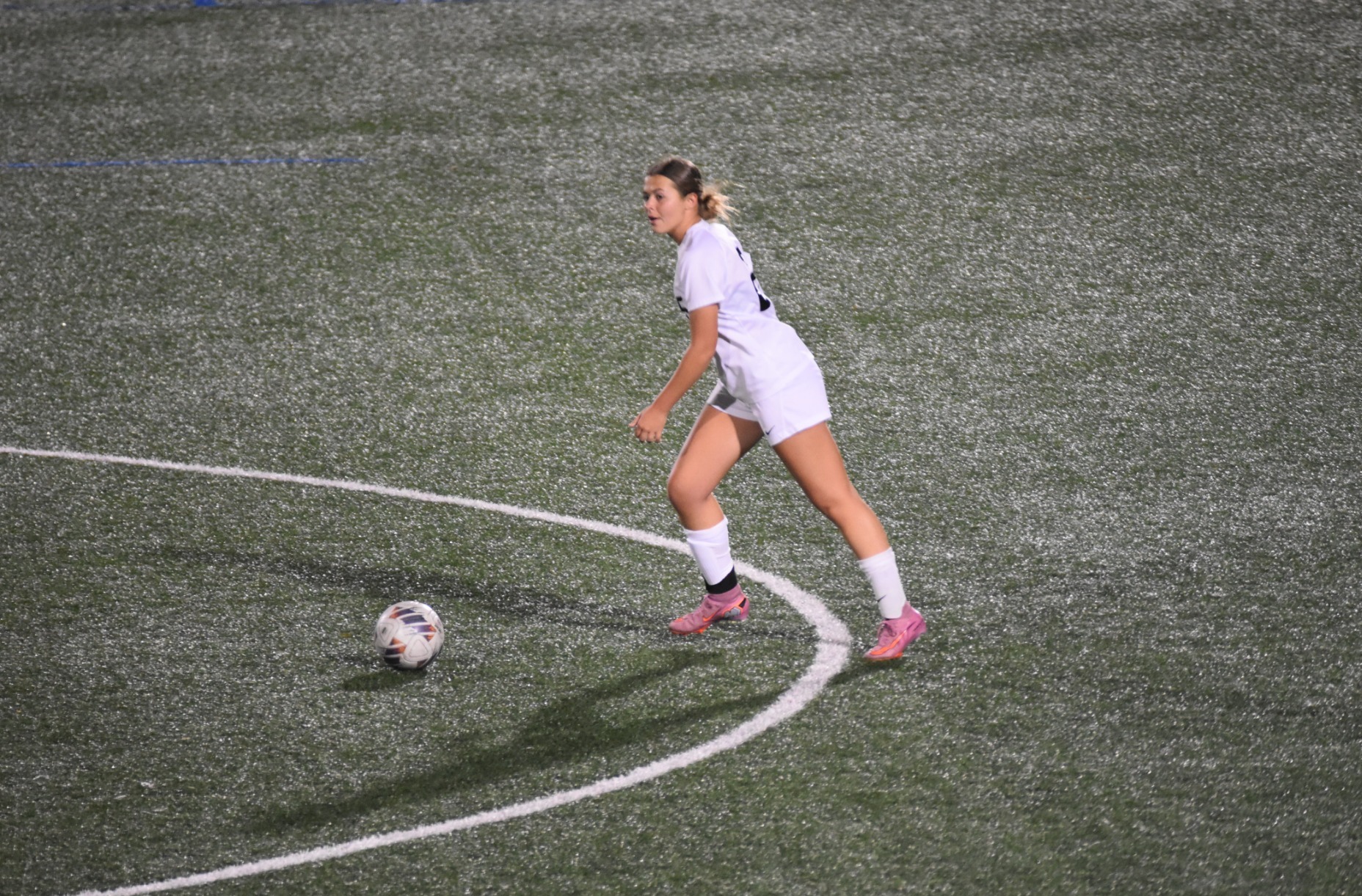 Alexis Roukema receiving a pass
