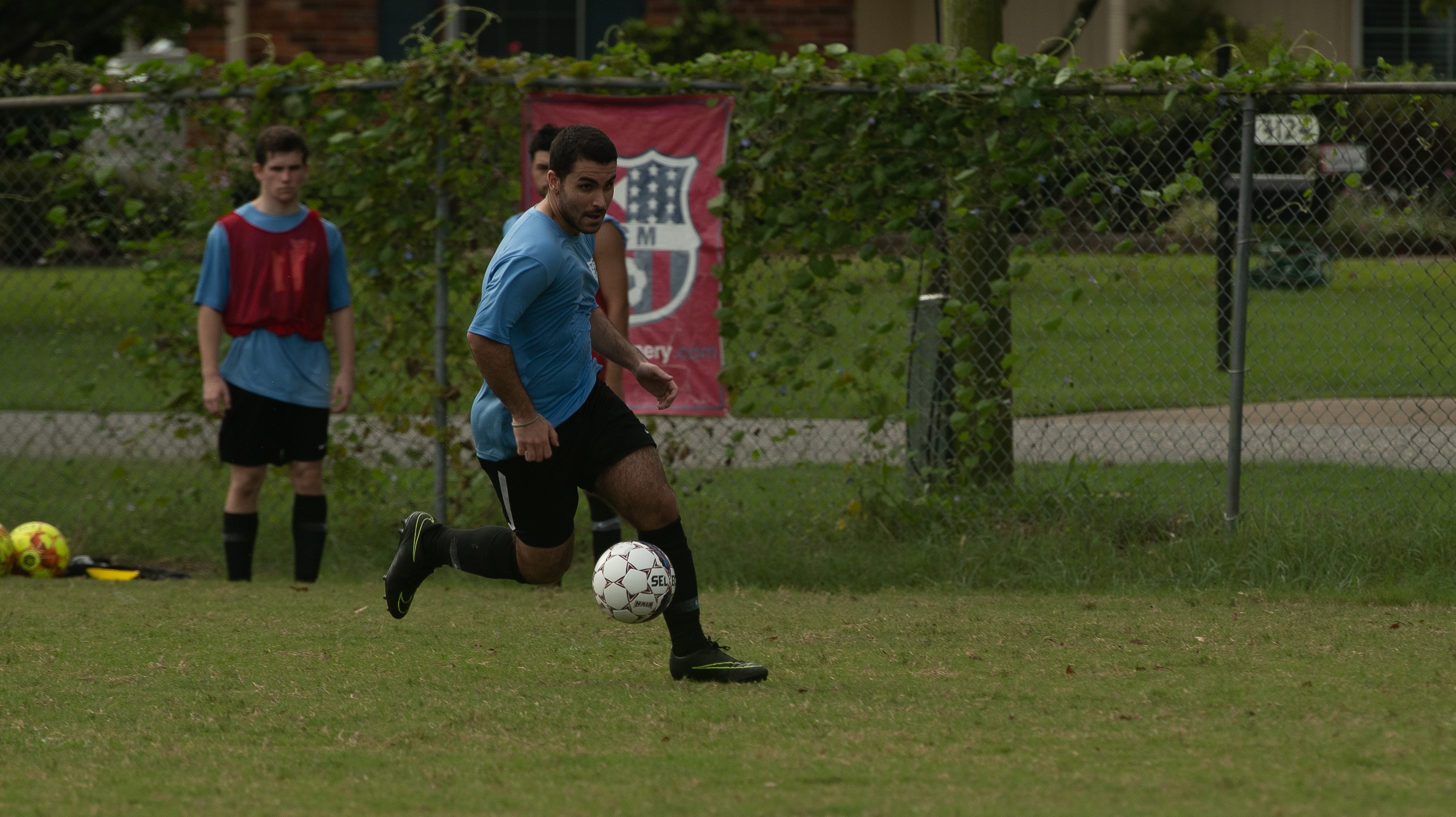 Daniel Oelmez sprints forward in a scrimmage