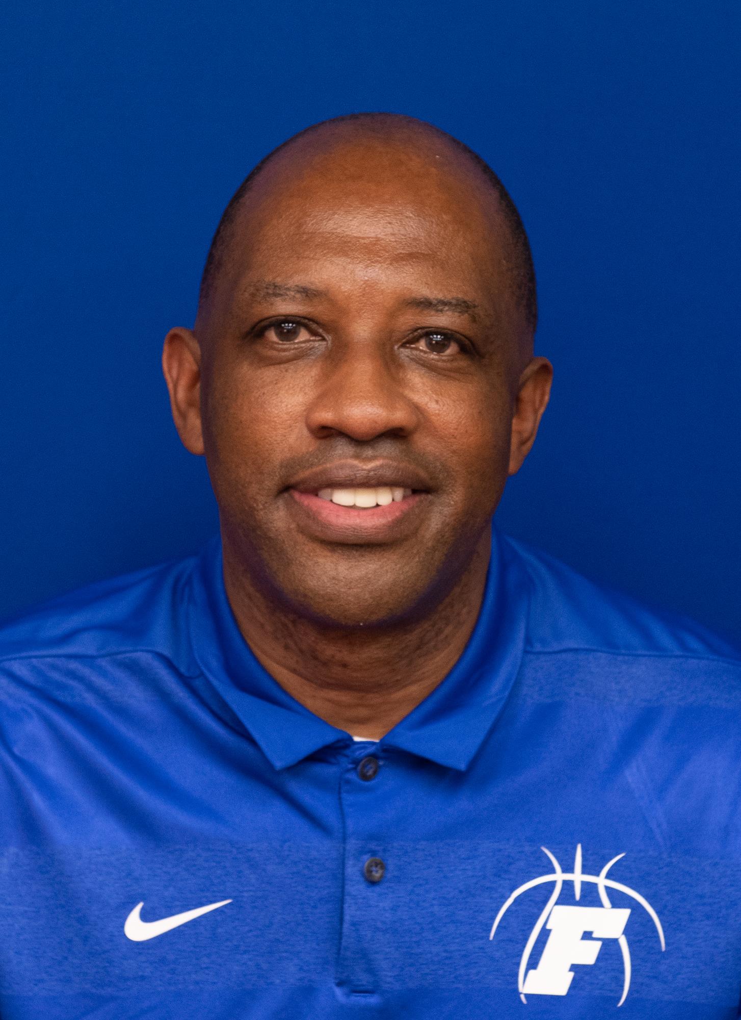 Earl Taylor headshot 20-21