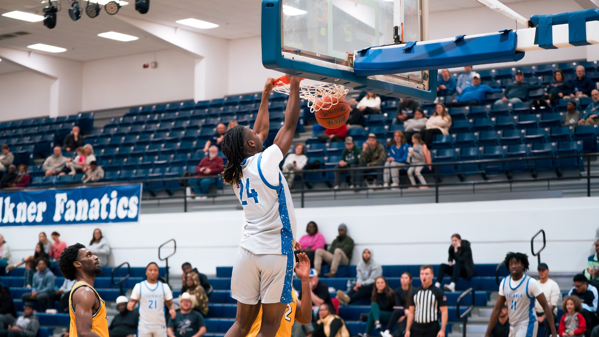 Davis dunks against Point
