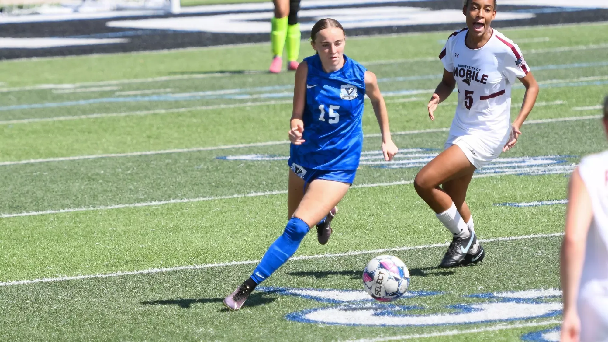 Thiele dribbles against Mobile