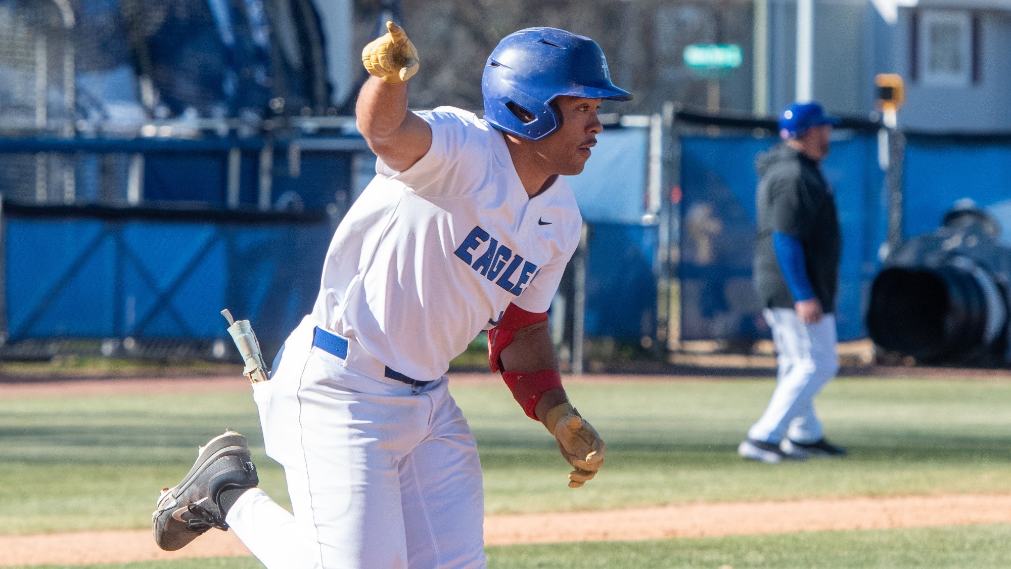 Carter gets a base knock against Webber