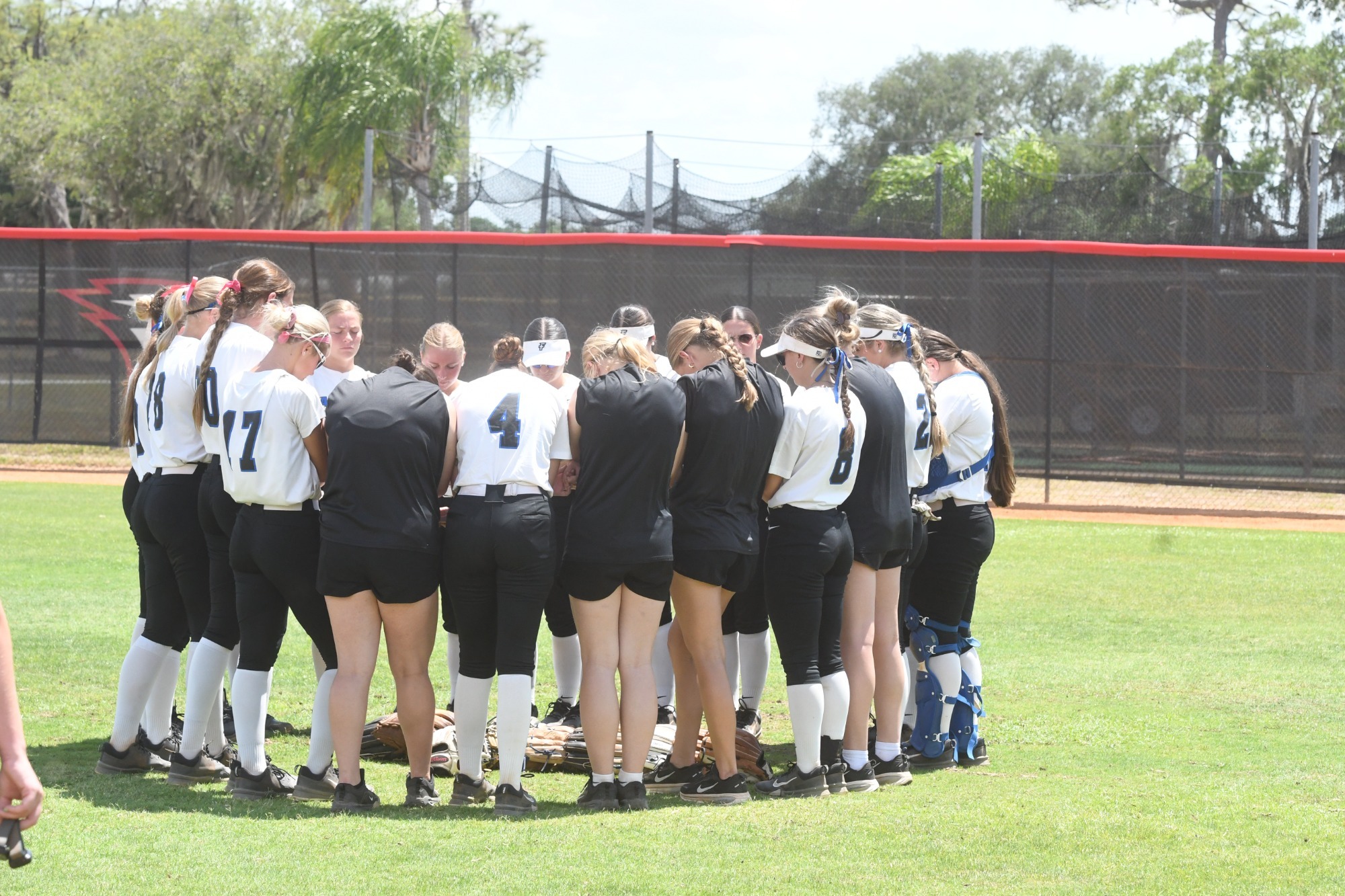 Pregame team prayer before OR Finals vs SEU