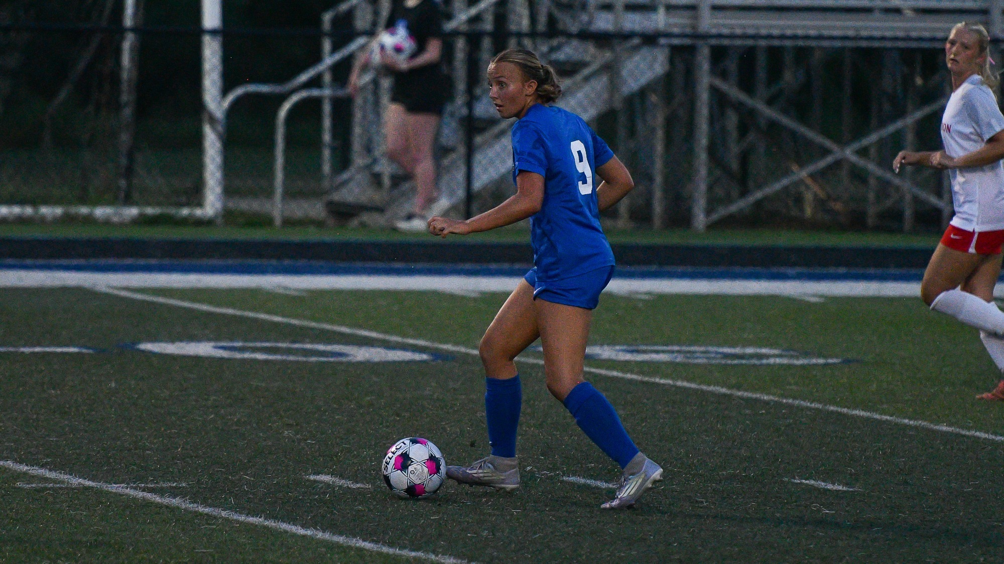 Steele looks for a pass against Huntingdon