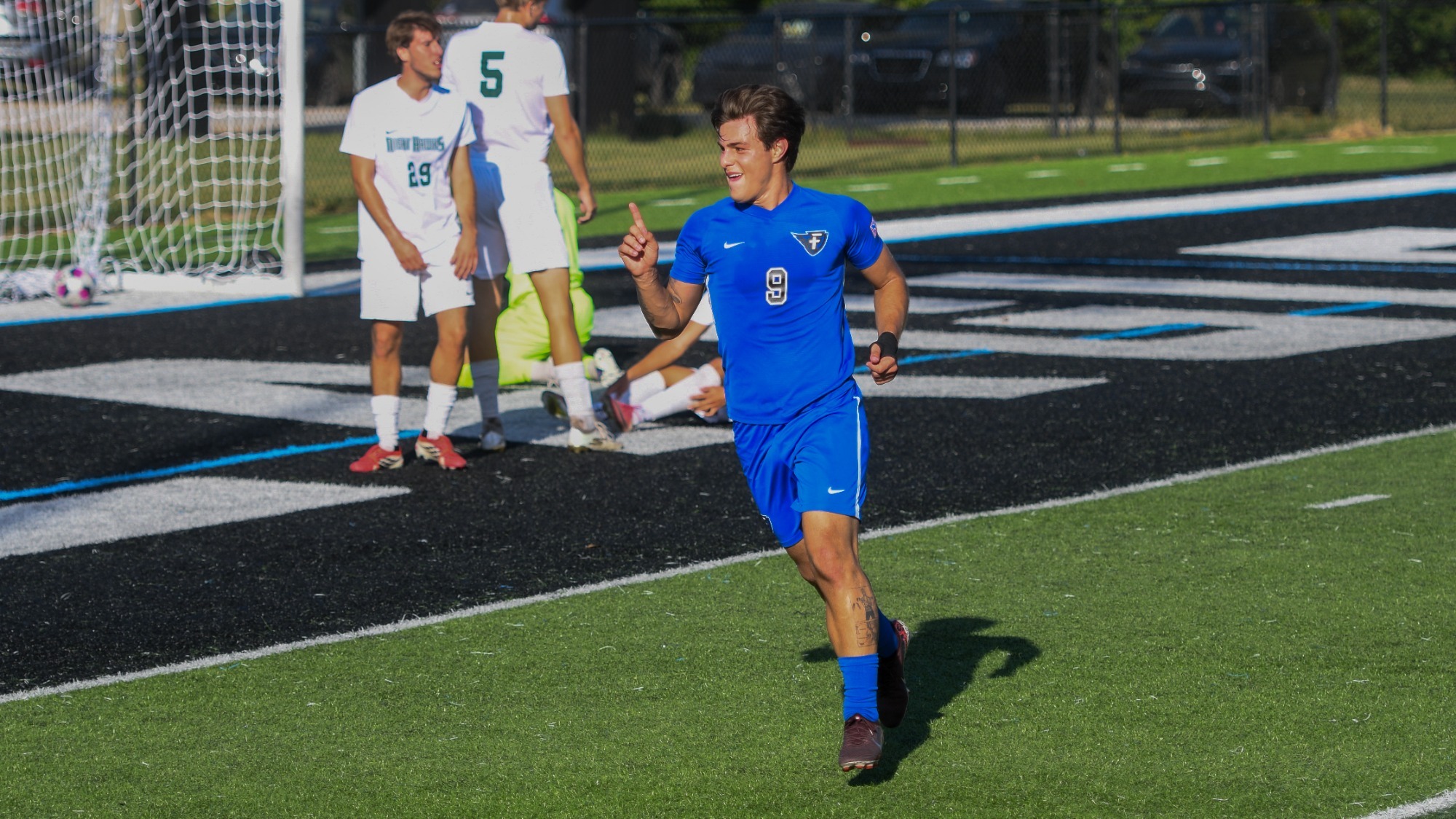 Cesar celebrates his second against Thomas