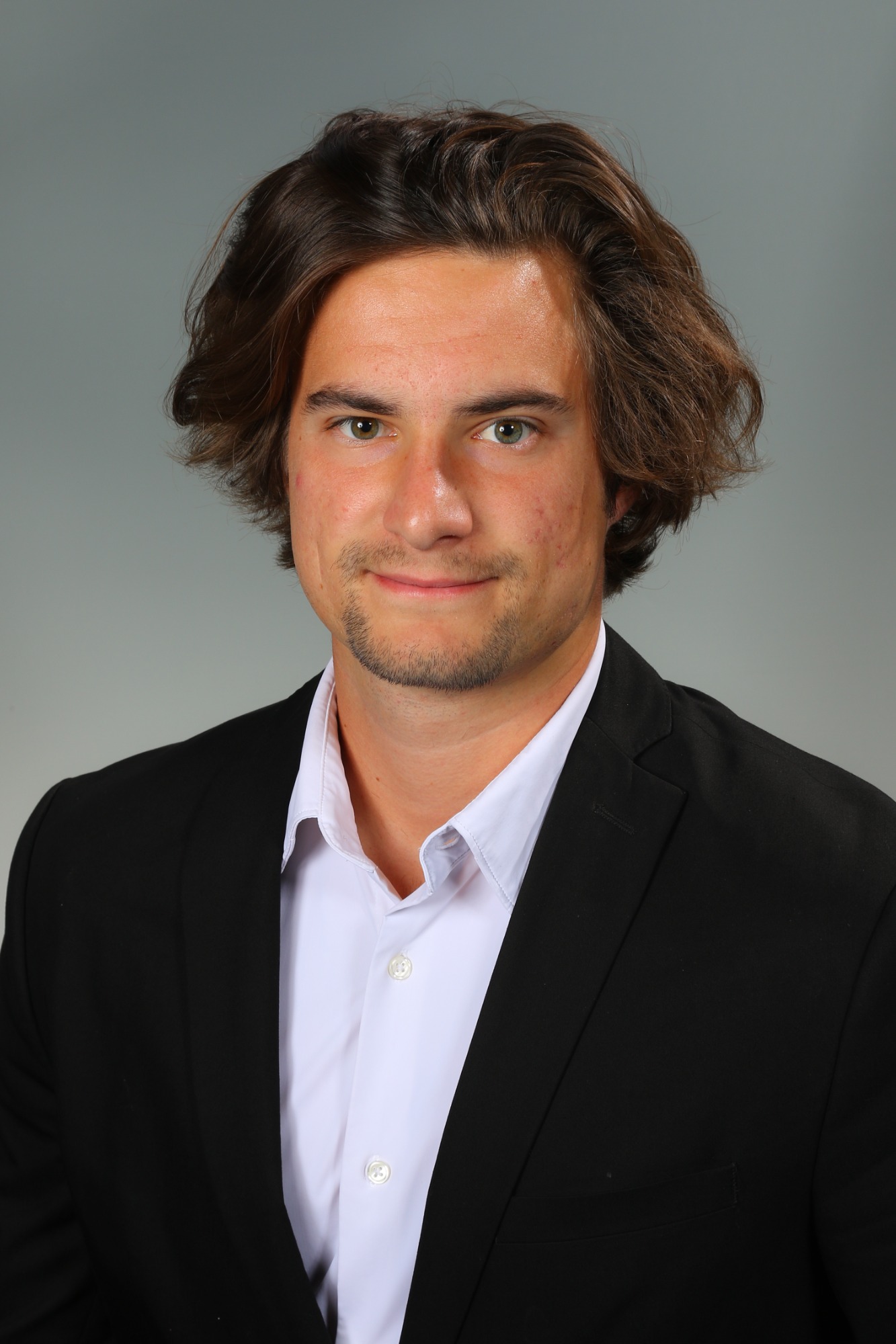 Moric Budinzsky Headshot 2022-23