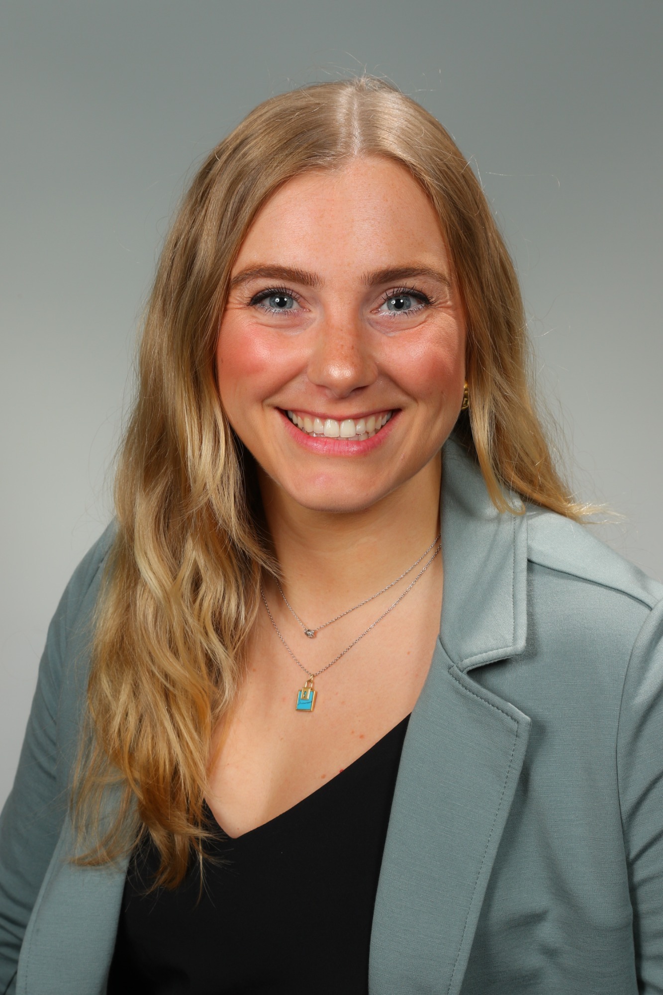 Sarah Powers Headshot 2022-23
